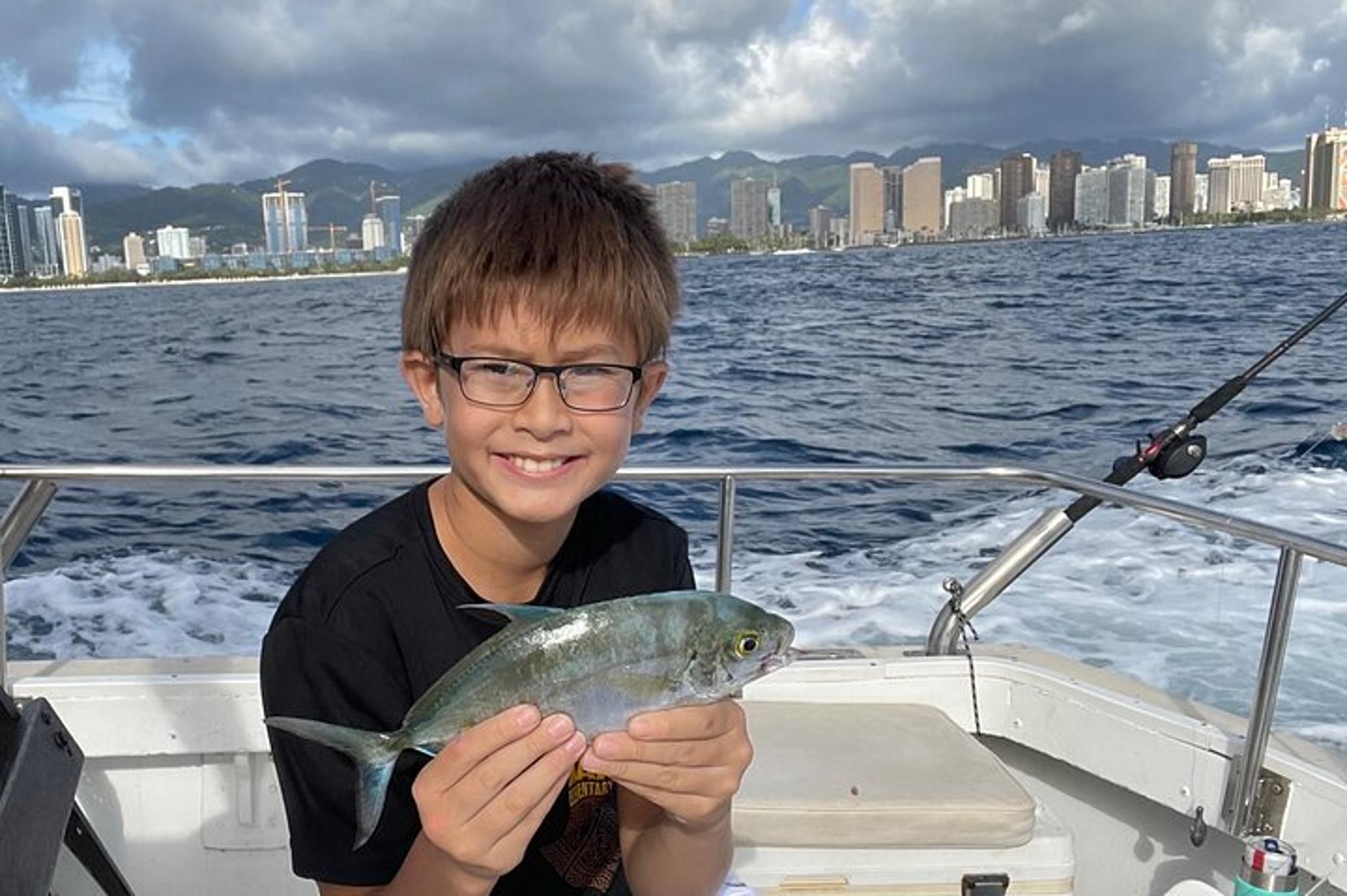 Honolulu Fishing Charter for Family and Friends 2 hr - Image 6