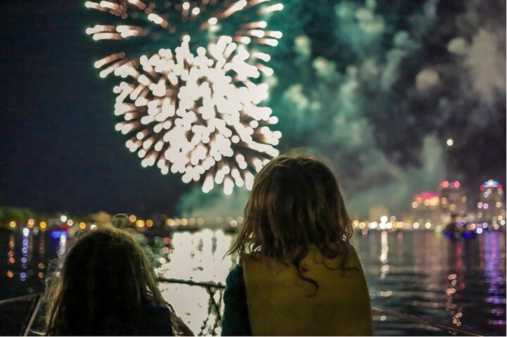 San Diego Fireworks Cruise 90 min - Image 2