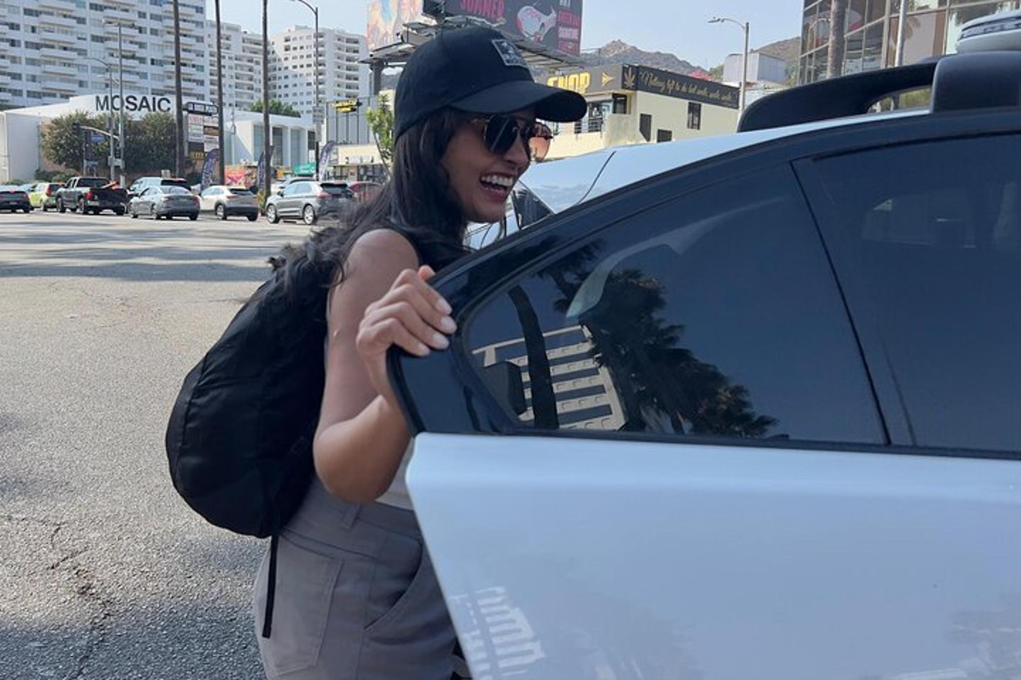 Los Angeles Self-Driving Car Experience - Image 2