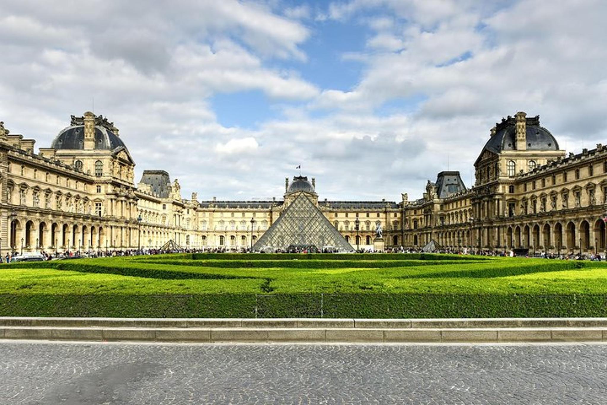 Paris Louvre Museum Tour