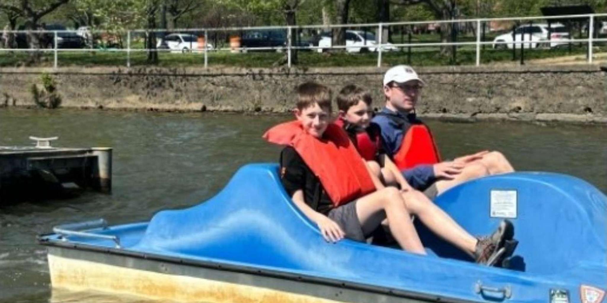 Washington DC Tidal Basin Pedal Boat Rental - Image 6