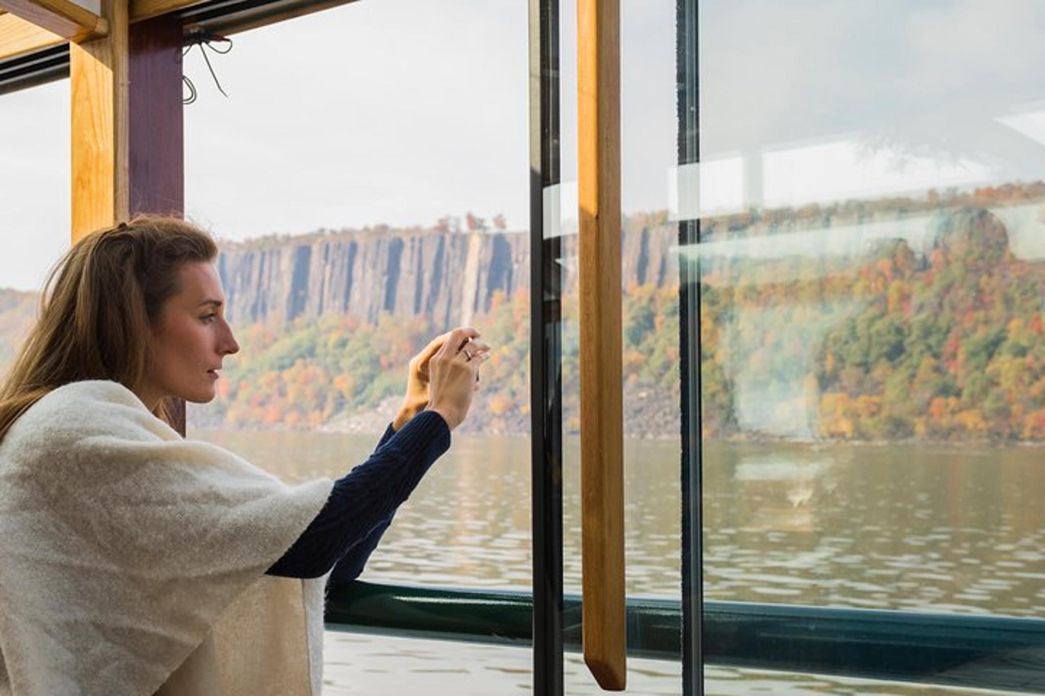 New York Fall Foliage Cruise with Lunch - Image 5