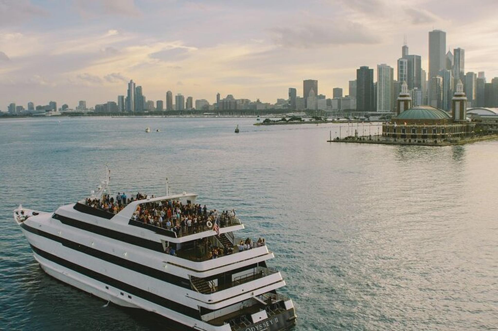 Chicago Lake Michigan Dinner Cruise - Image 2
