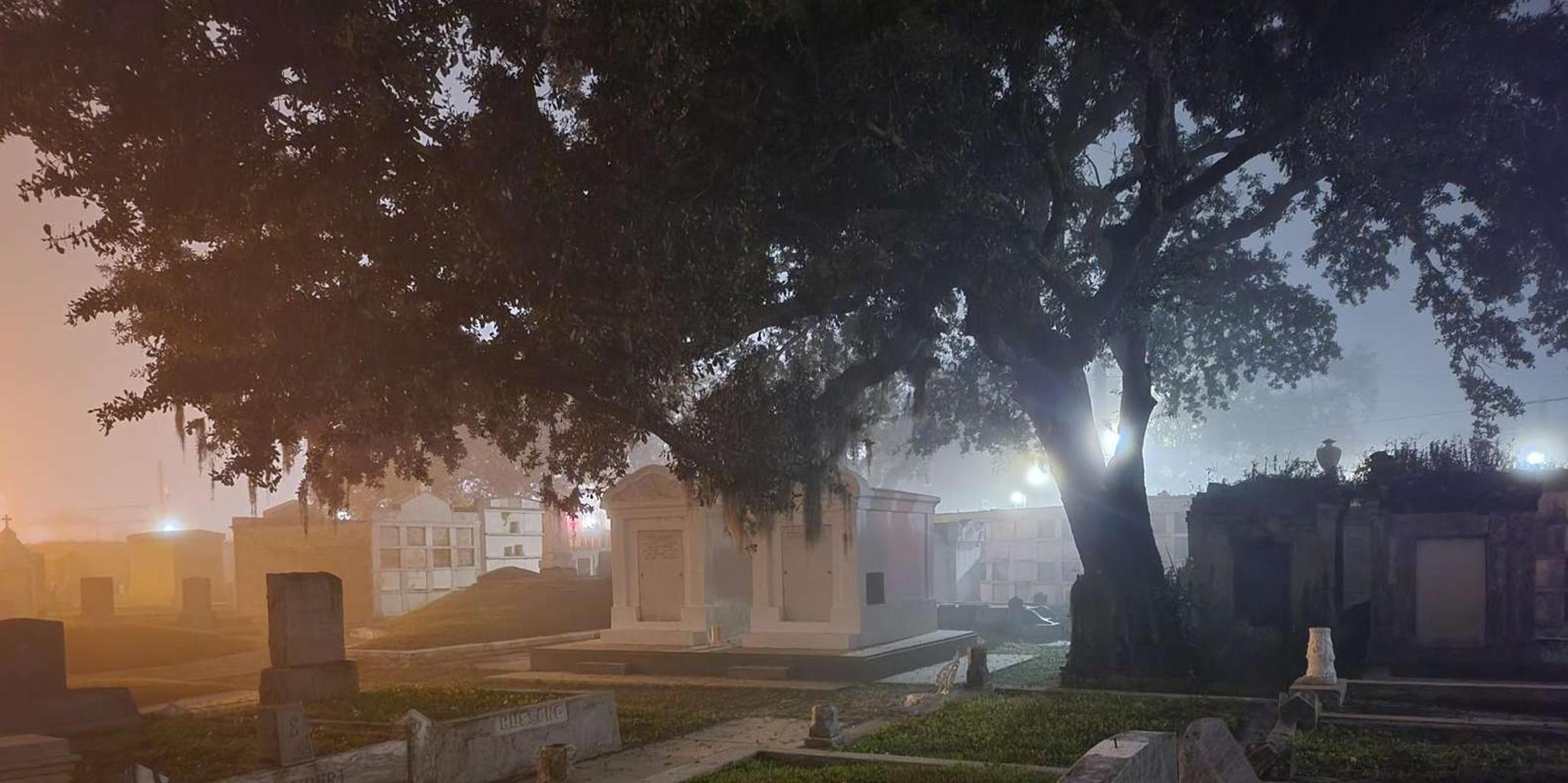 New Orleans Cemetery Bus Tour at Dark