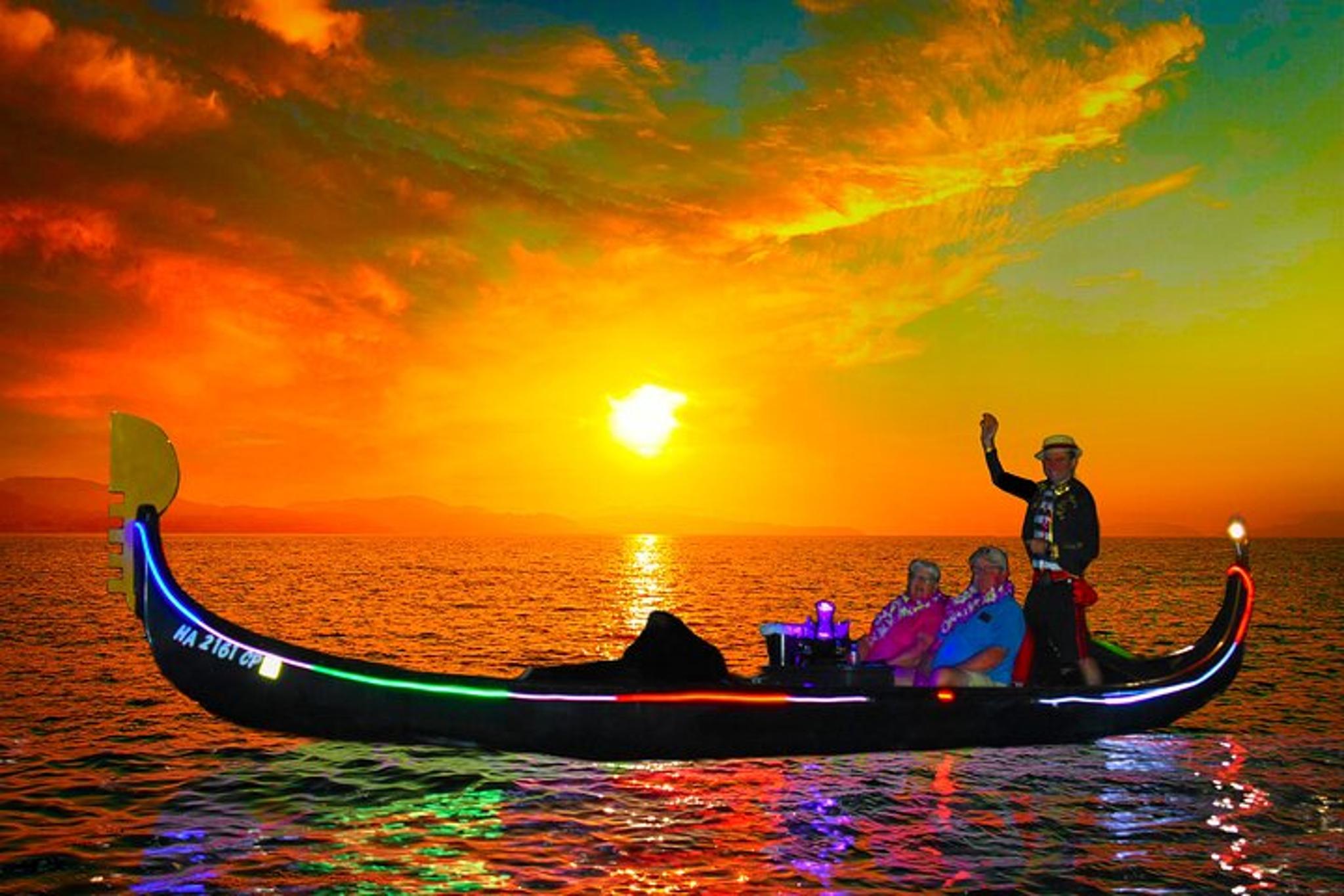 Waikiki Gondola Cruise with Lei and Drinks 1 hr - Image 1