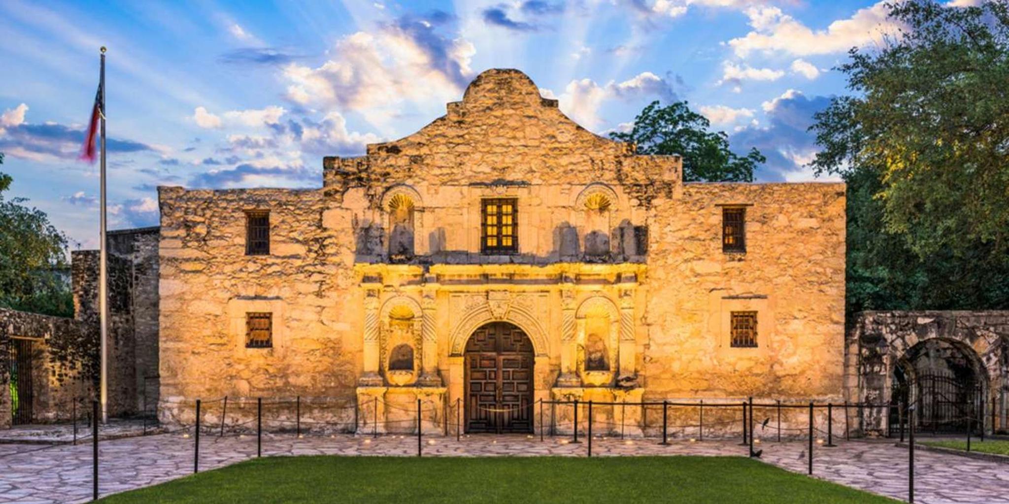 San Antonio Riverwalk Night Walking Tour - Image 5