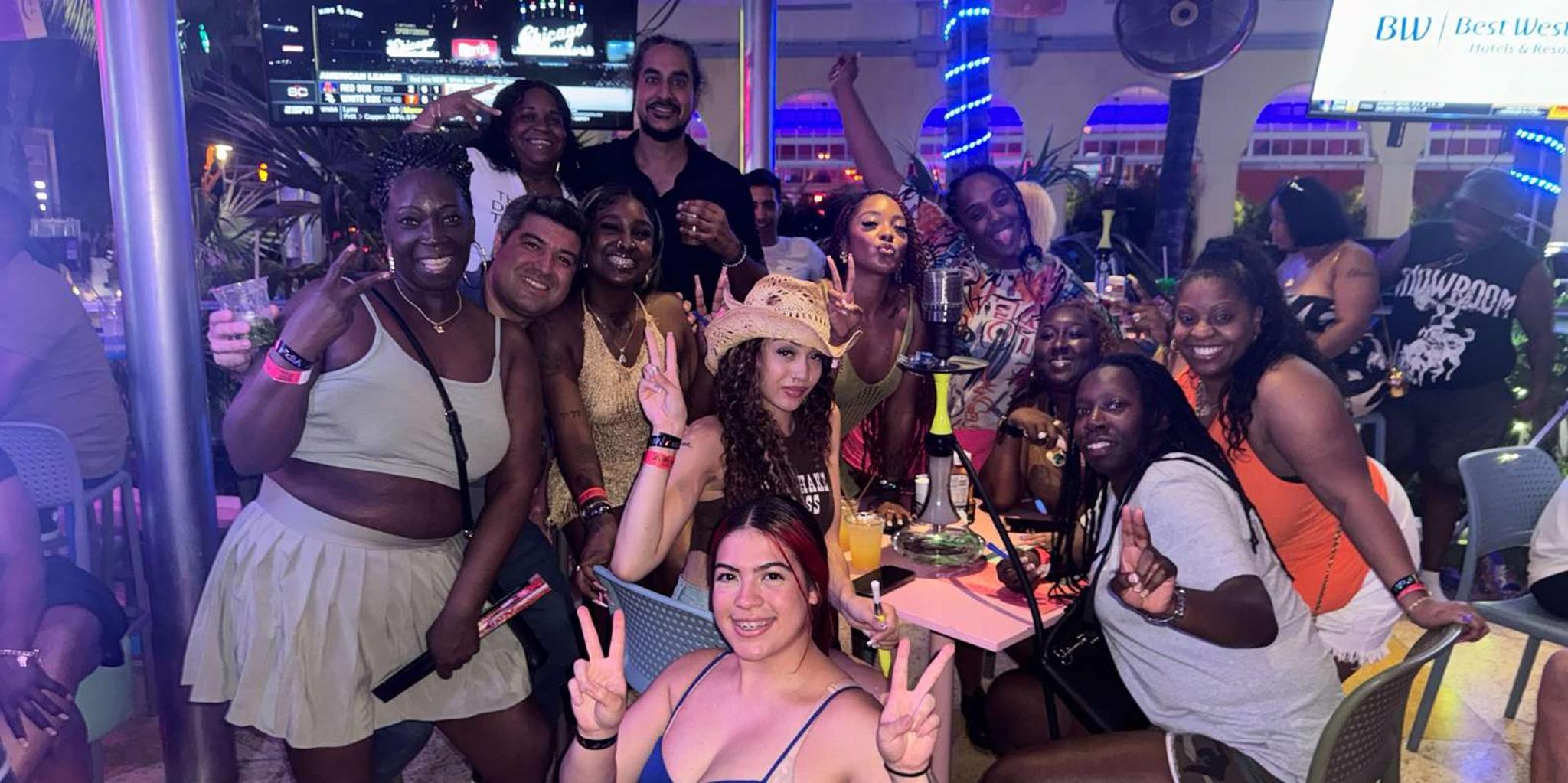 Miami Bar Crawl with Drinks Discounts and Club Entry - Image 6