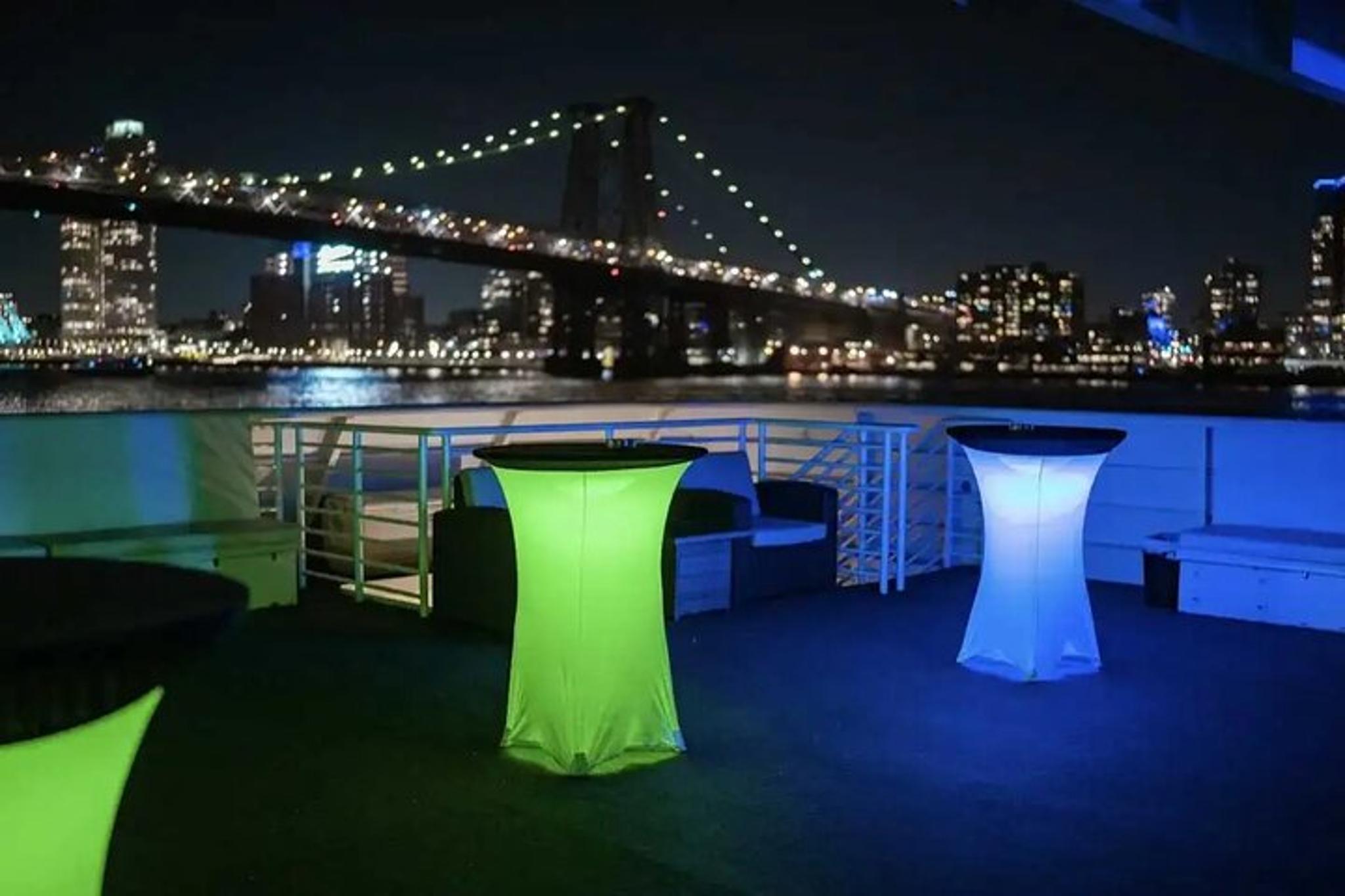 New York City Fireworks Cruise Aboard Cloud 9 Yacht - Image 5