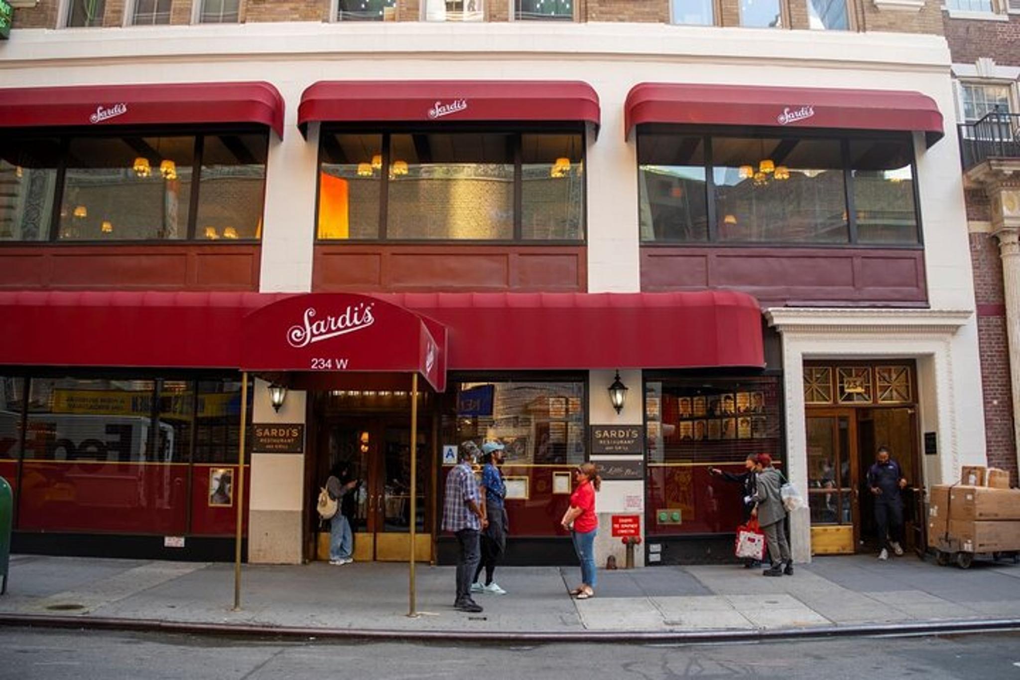 New York Broadway Experience with a Drink - Image 3