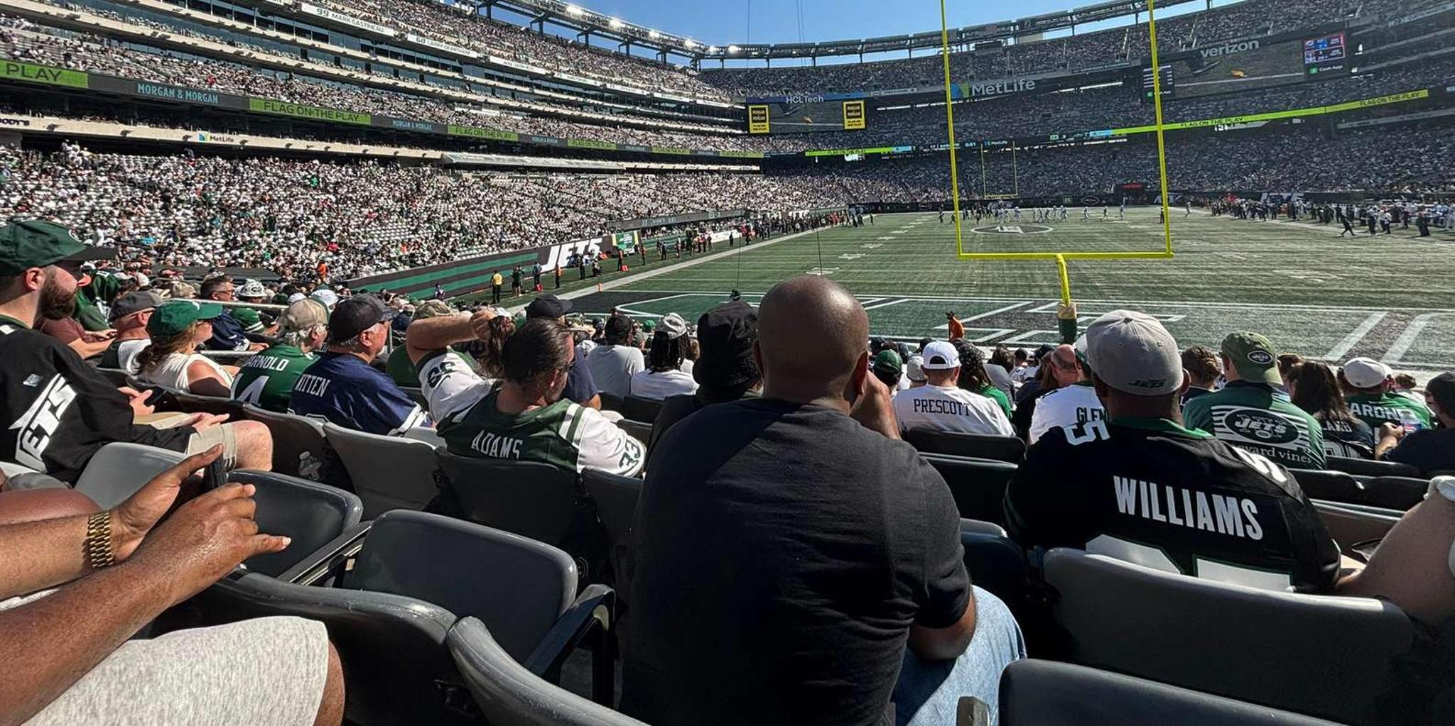 New York Jets Football Game at MetLife Stadium - Image 6