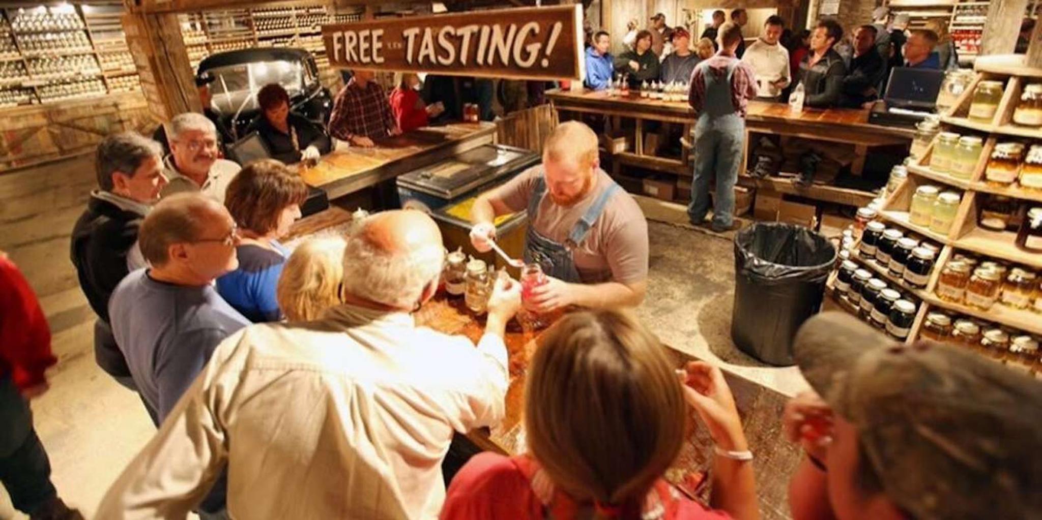 Pigeon Forge Moonshine & Wine Tasting Tour 4 hr - Image 2