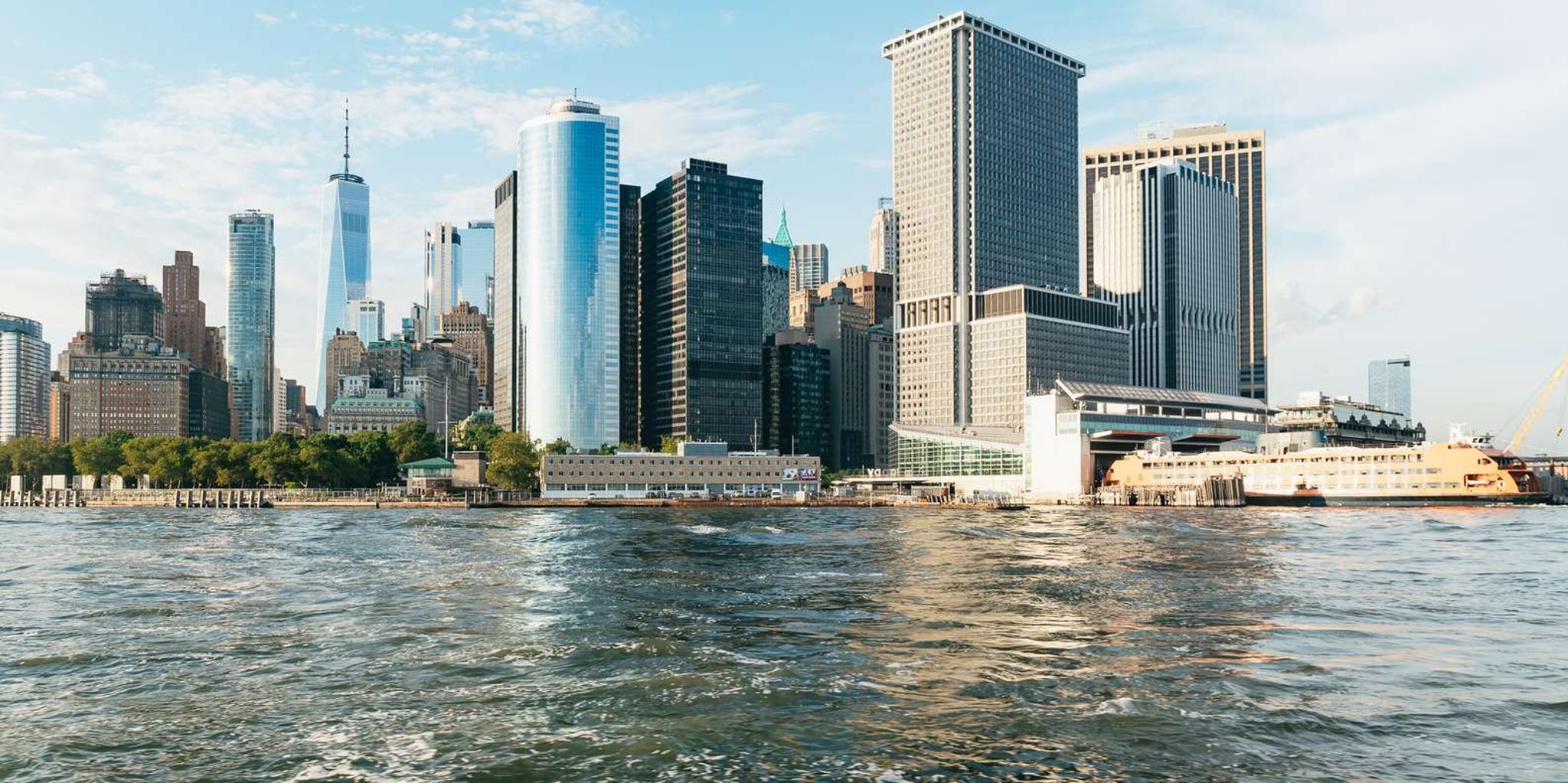 New York City Fireworks Cruise with Buffet & Drinks - Image 6