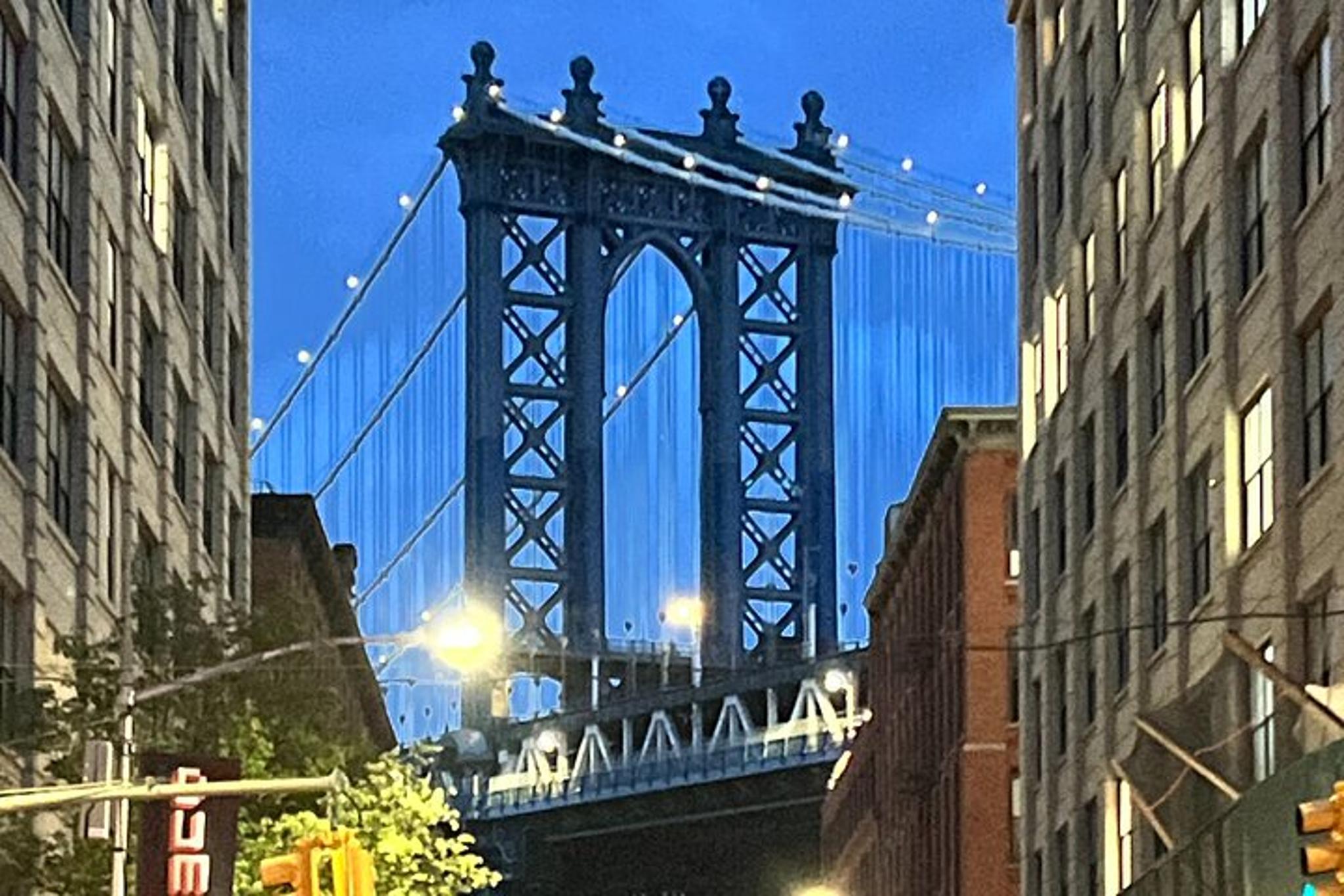 New York City Brooklyn Bridge Walking Tour at Sunset - Image 5