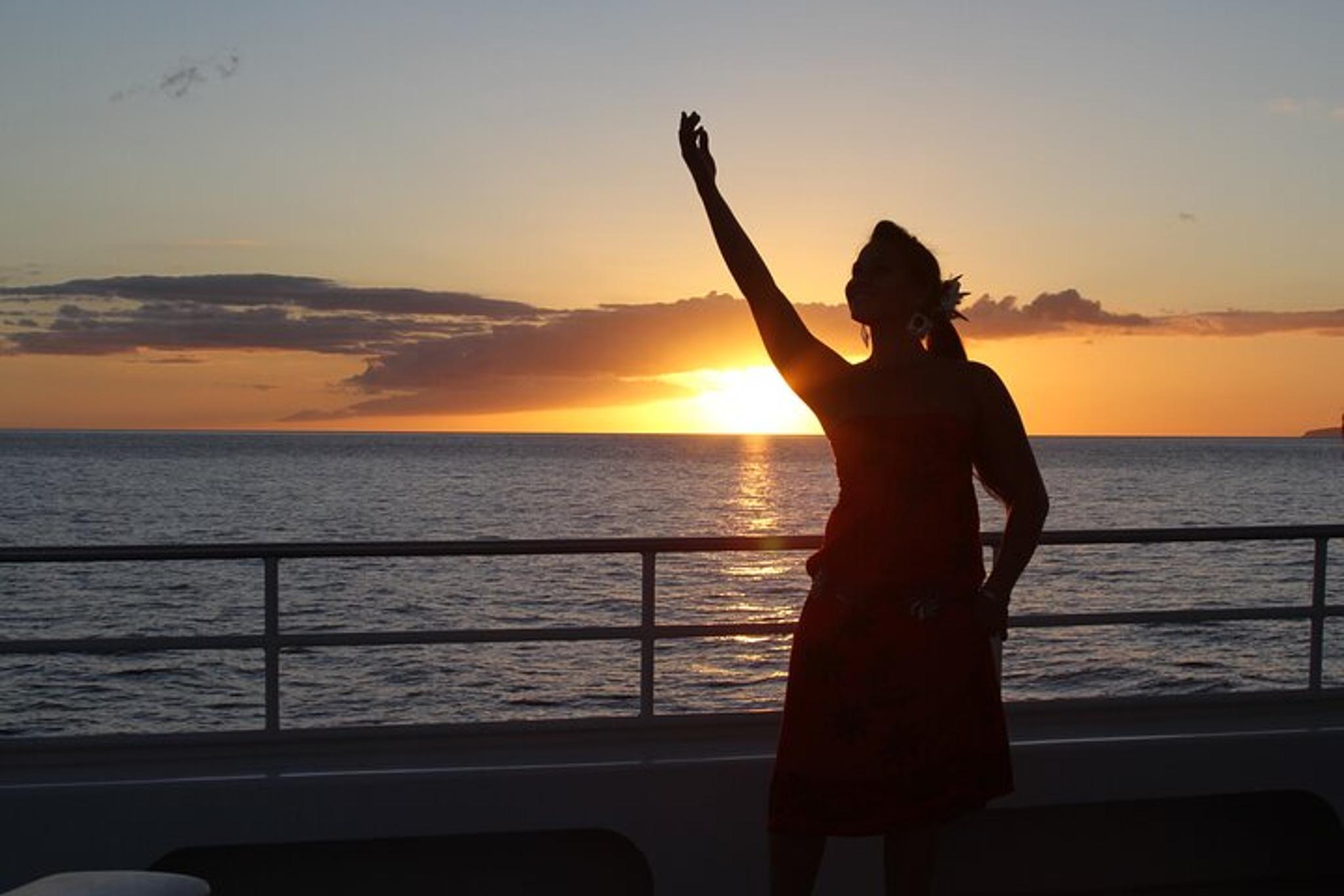 Maui Sunset Dinner Cruise with Hula Experience - Image 5