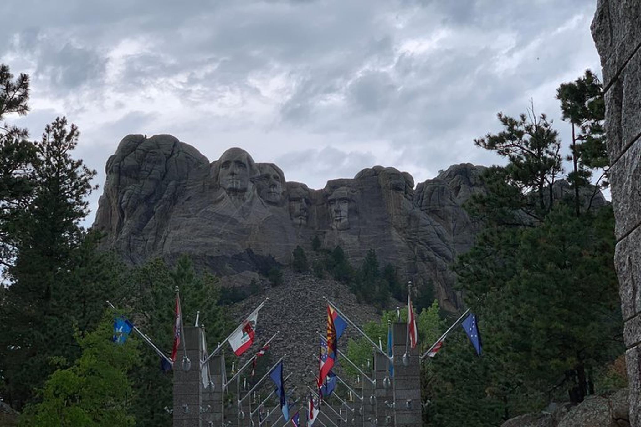South Dakota Monument Tour: Mt Rushmore & Crazy Horse - Image 4