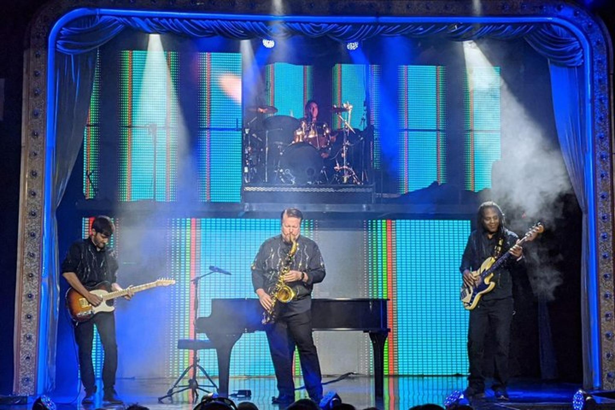 Las Vegas Piano Man Show at Planet Hollywood - Image 6