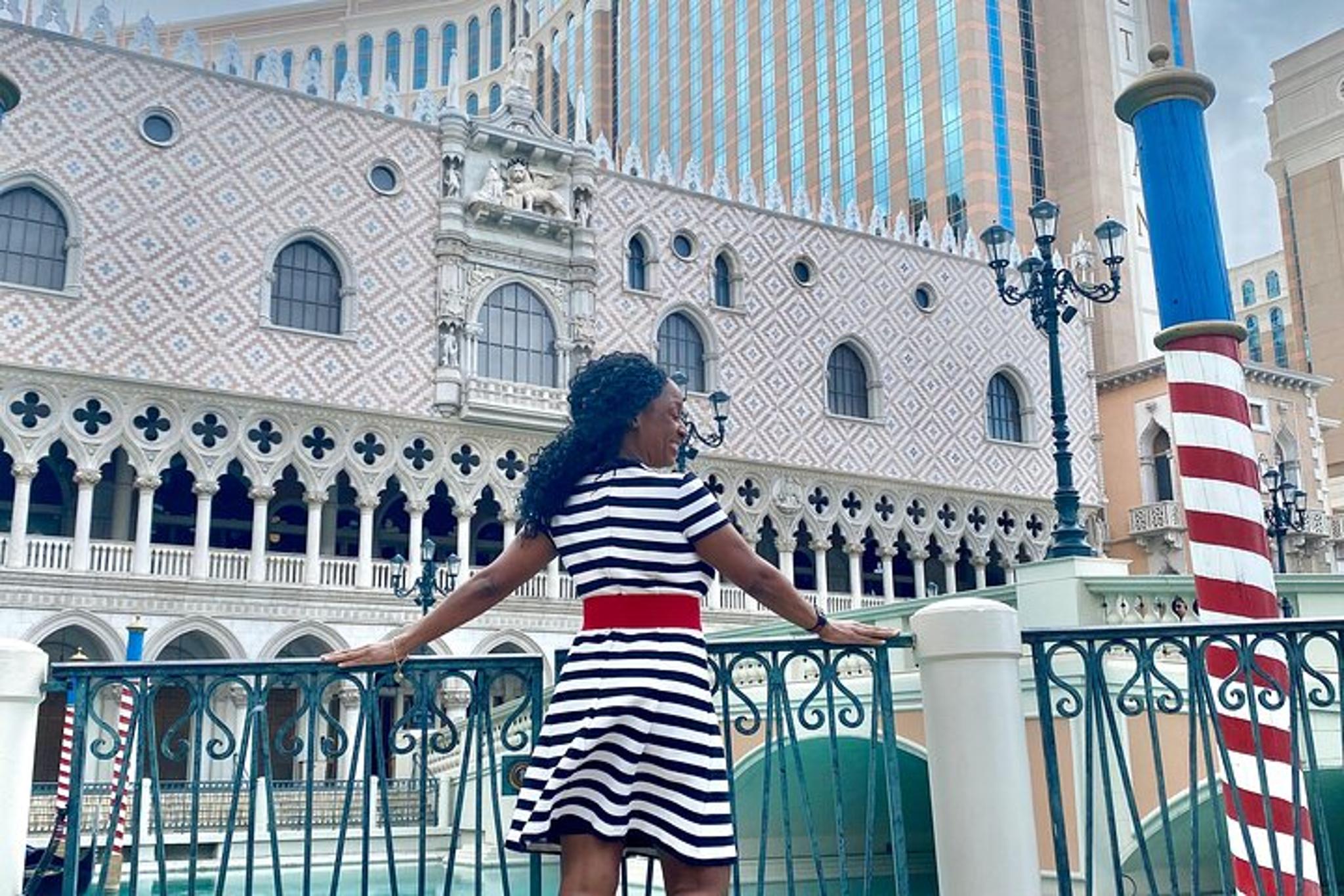 Las Vegas Walking Photo Tour - Image 5