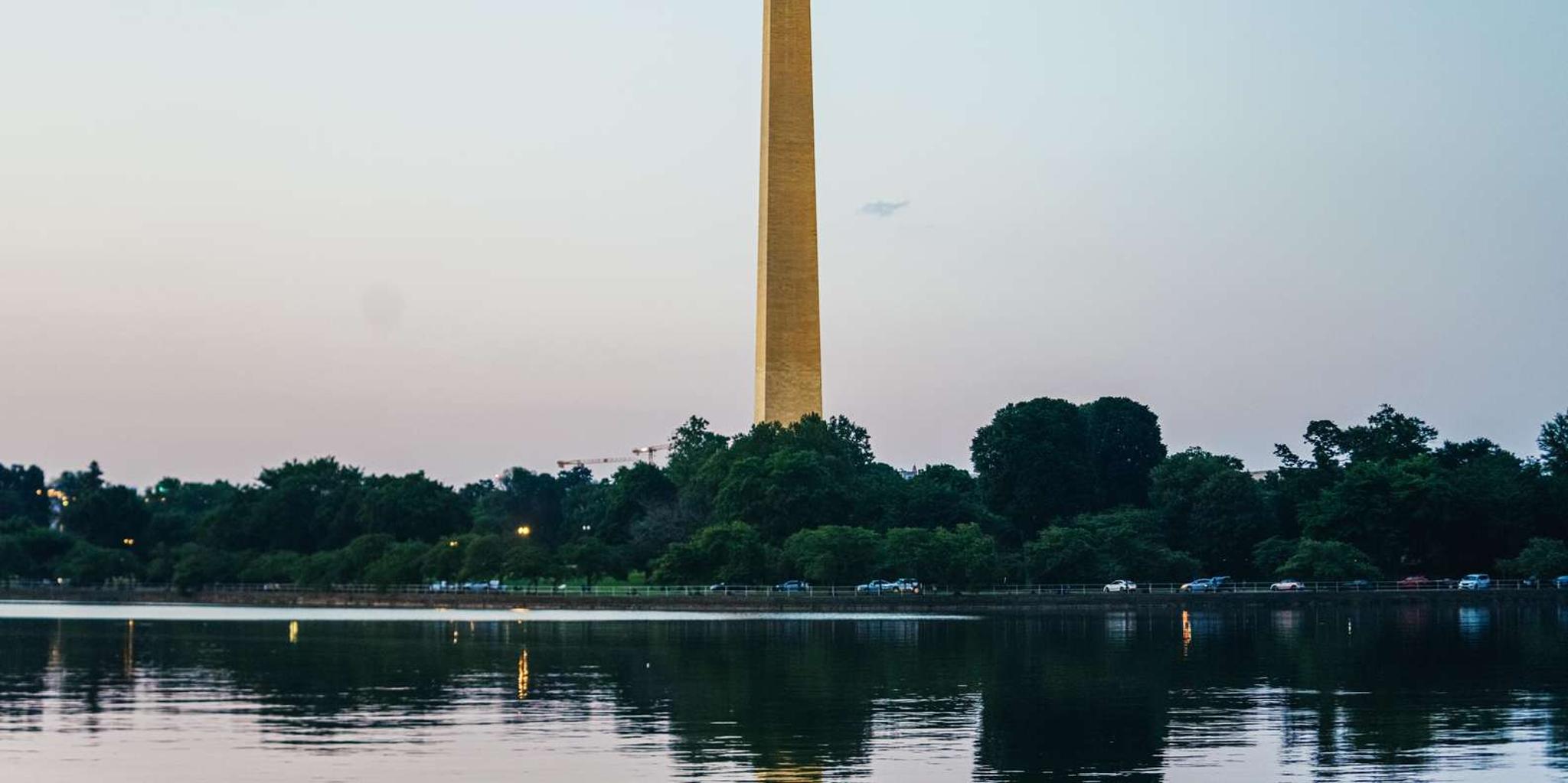 Washington DC Memorials Night Bus Tour - Image 4