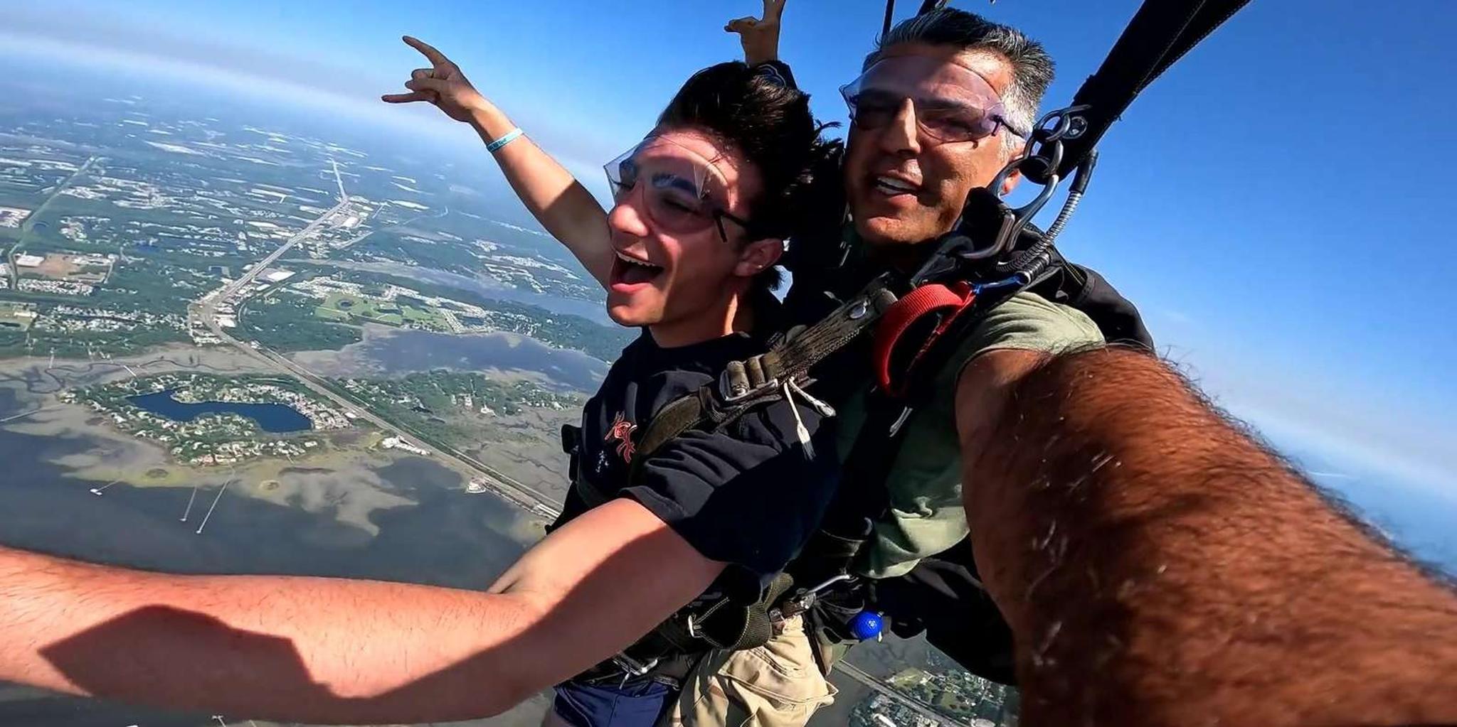 Jacksonville Tandem Skydiving Experience - Image 3