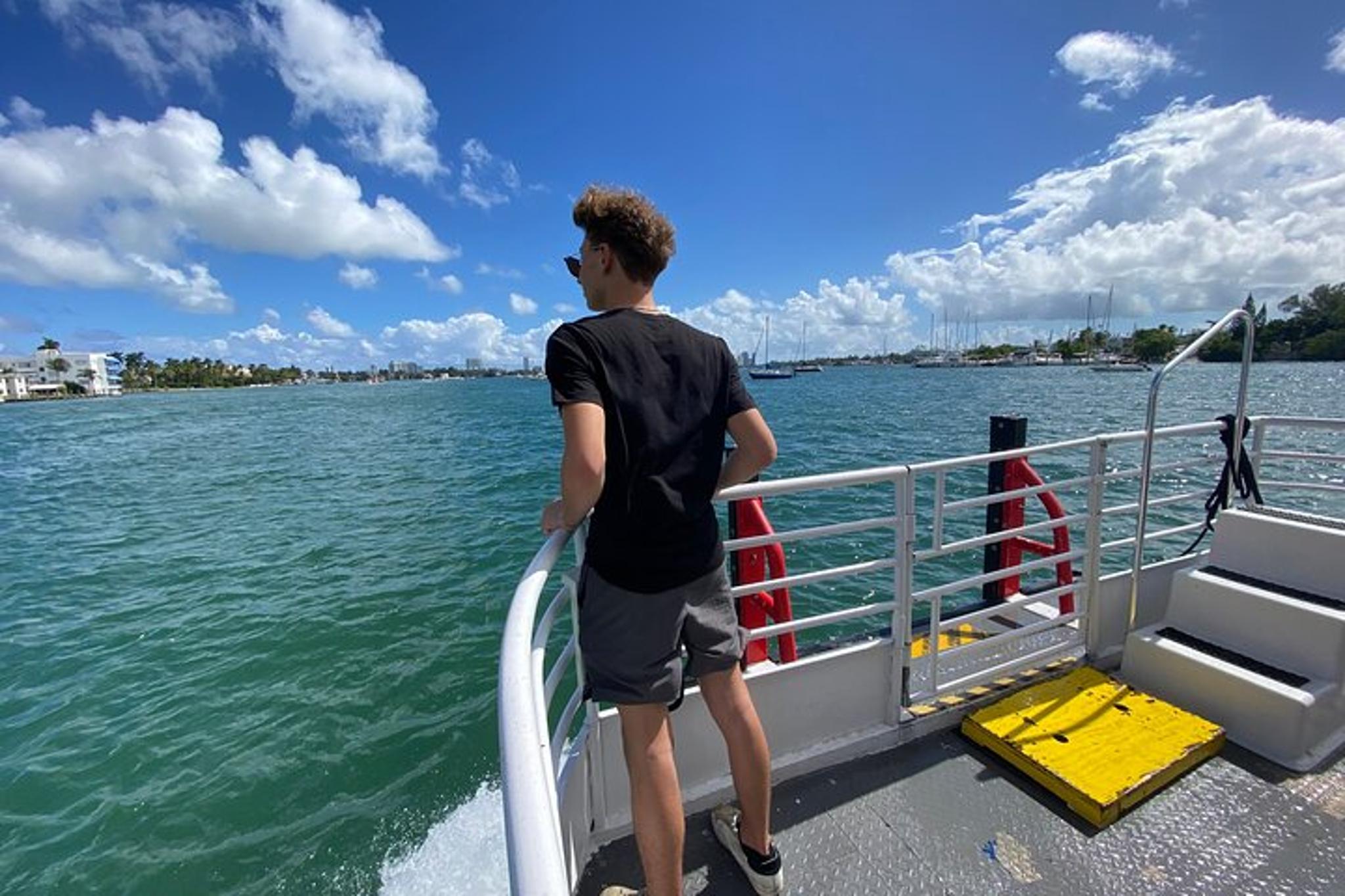 Miami City Cruise of Millionaire's Homes - Image 6