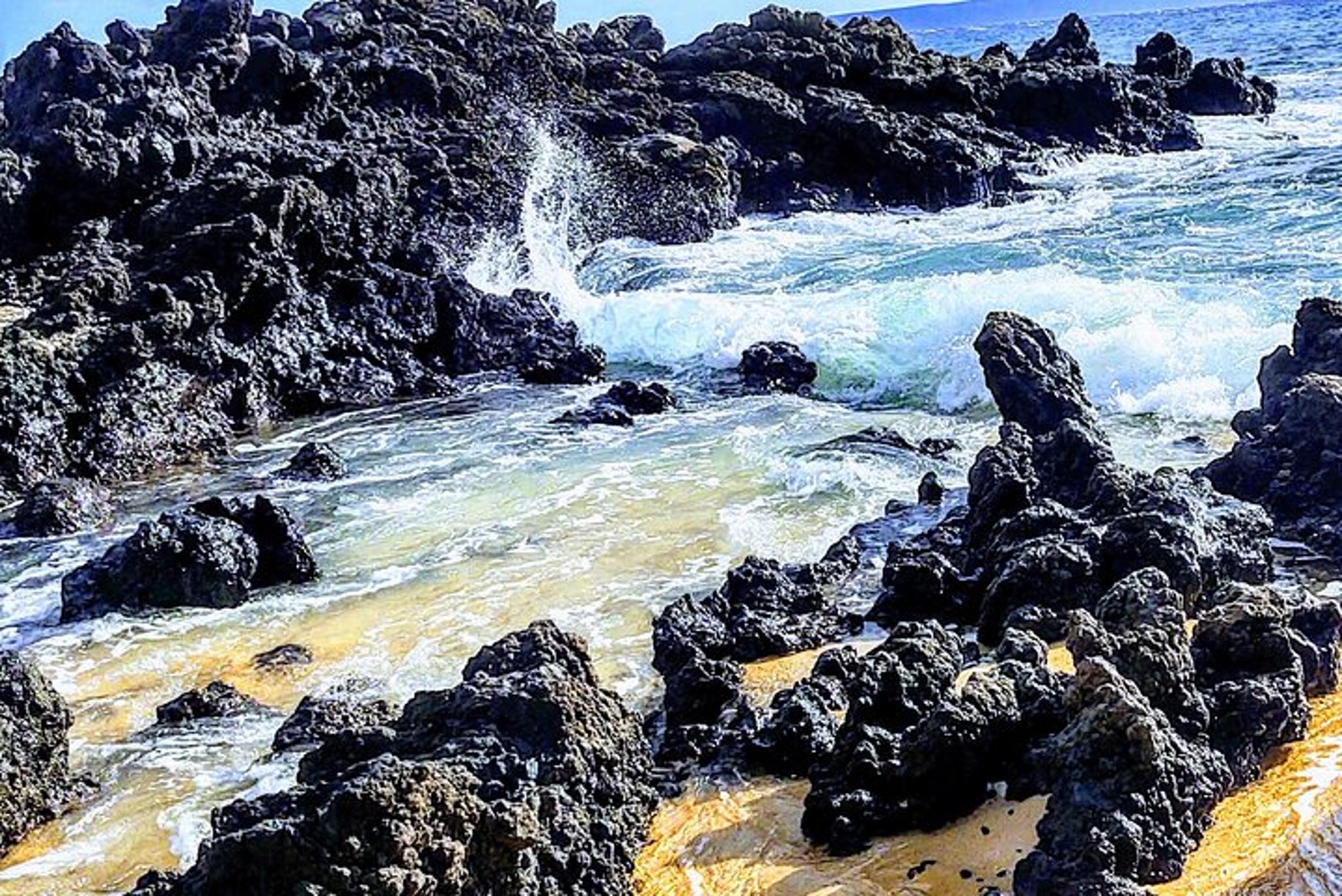 Maui Private Tour: Black Beach, Waterfalls, and Turtles - Image 2