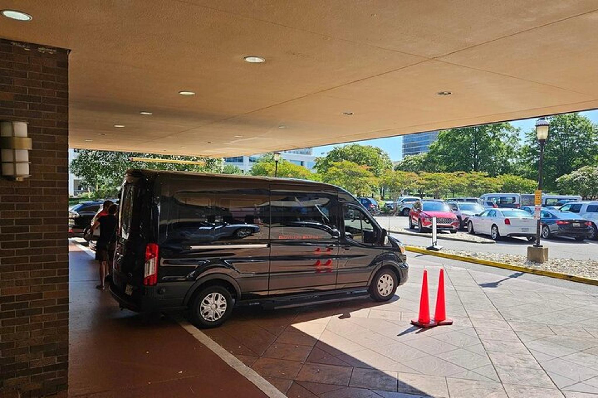 Bamville Private & Airport Transfers - Image 1