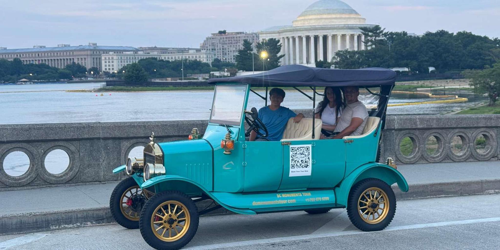 Philadelphia Historical Sites Vintage Car Tour - Image 4