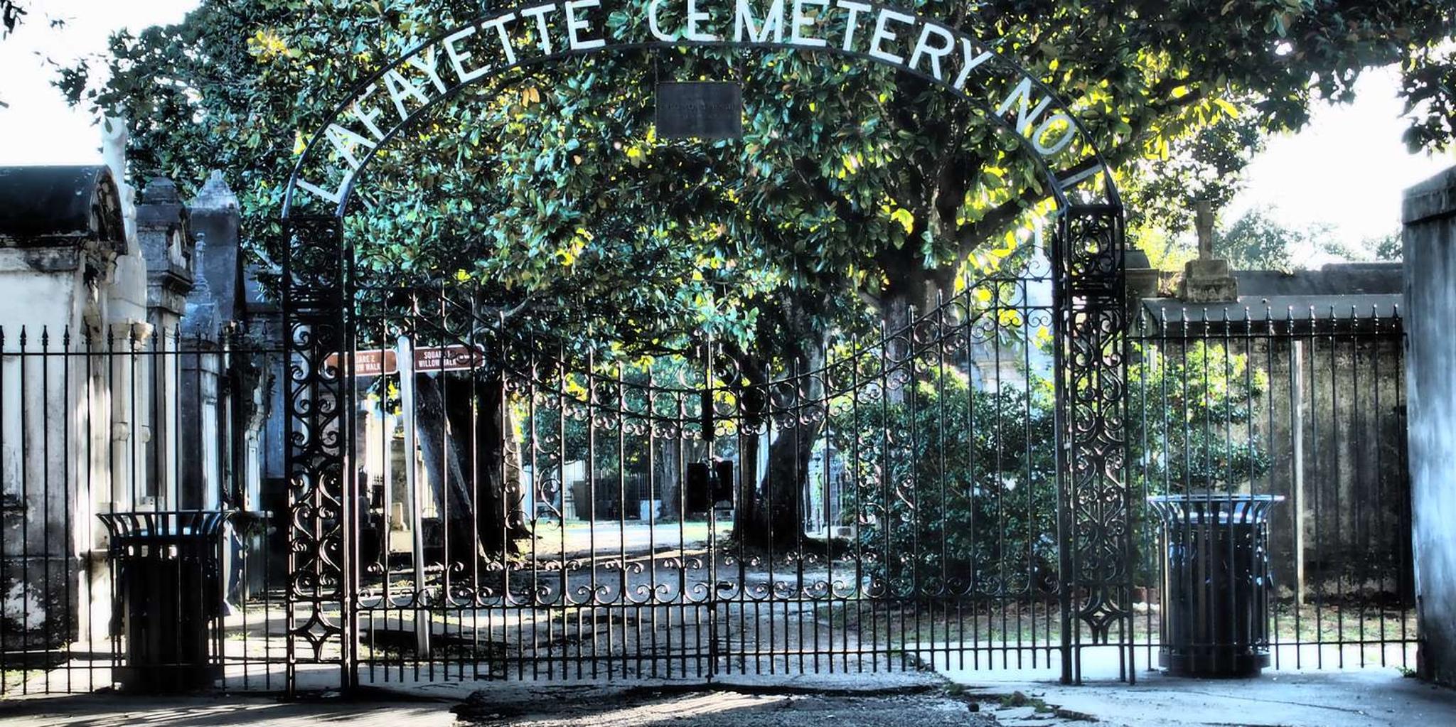 New Orleans Garden District Walking Tour