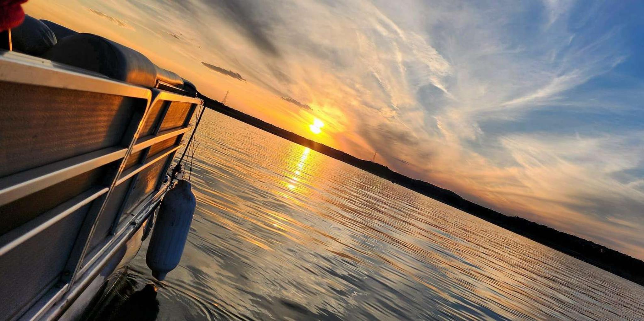 Austin Lake Travis Cruise with Captain 2 hr - Image 1