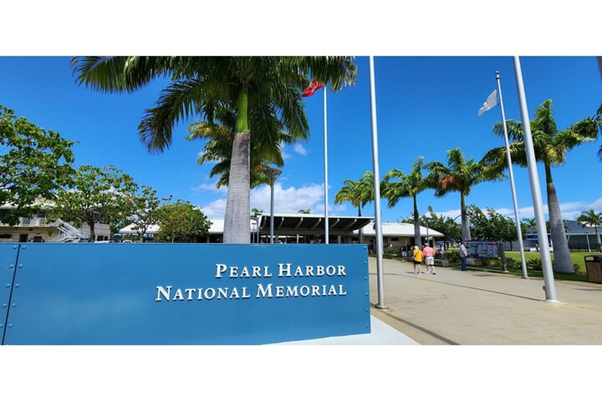 Honolulu Pearl Harbor and USS Arizona Tour - Image 3