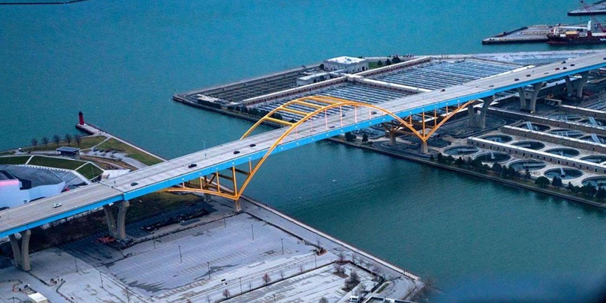 Milwaukee Helicopter Tour Over Downtown and Lakefront - Image 2