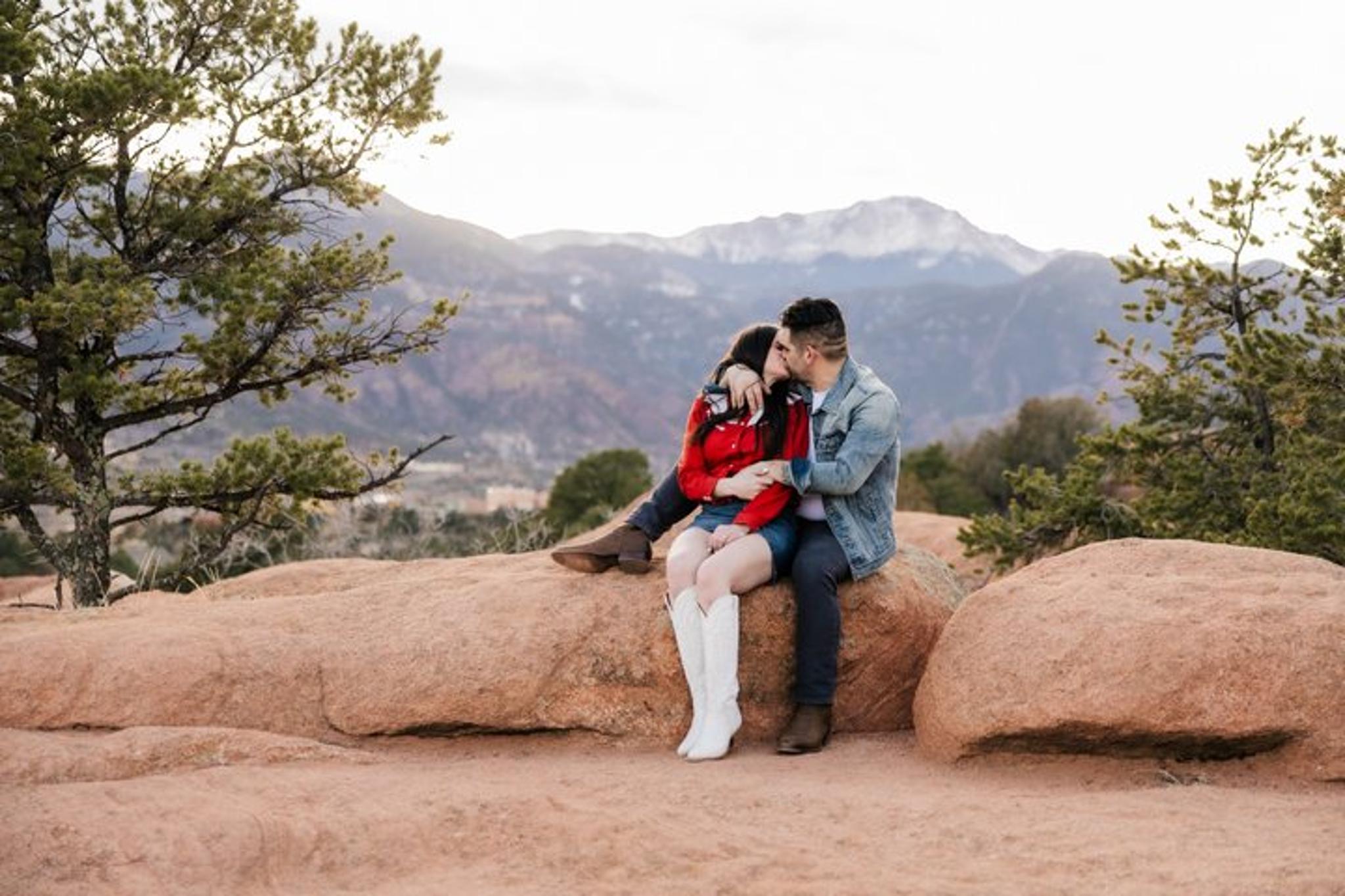 Colorado Springs Photoshoot Garden of the Gods 1 hr - Image 2
