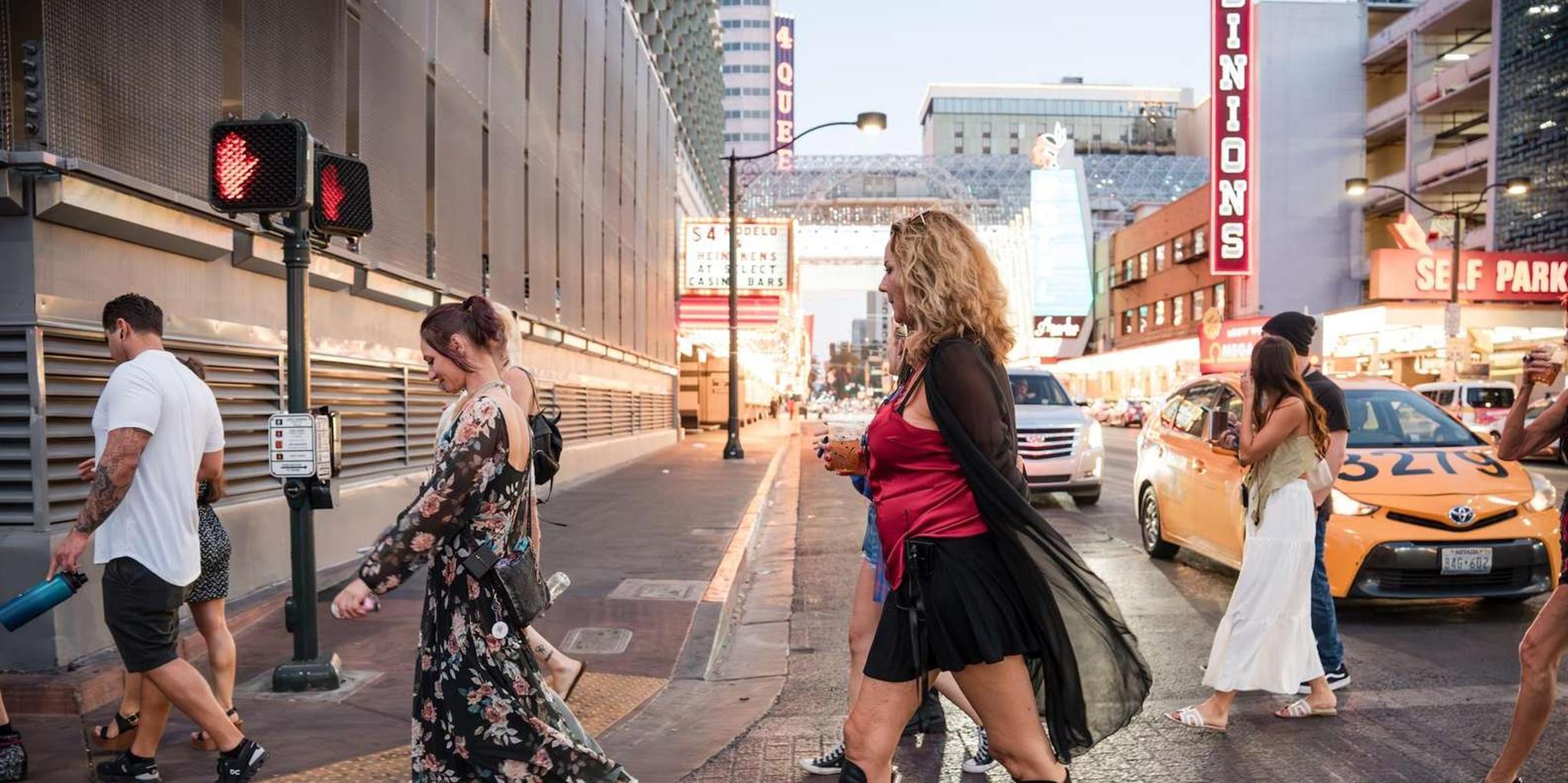 Las Vegas Night Tour with Cocktails and Burlesque - Image 5