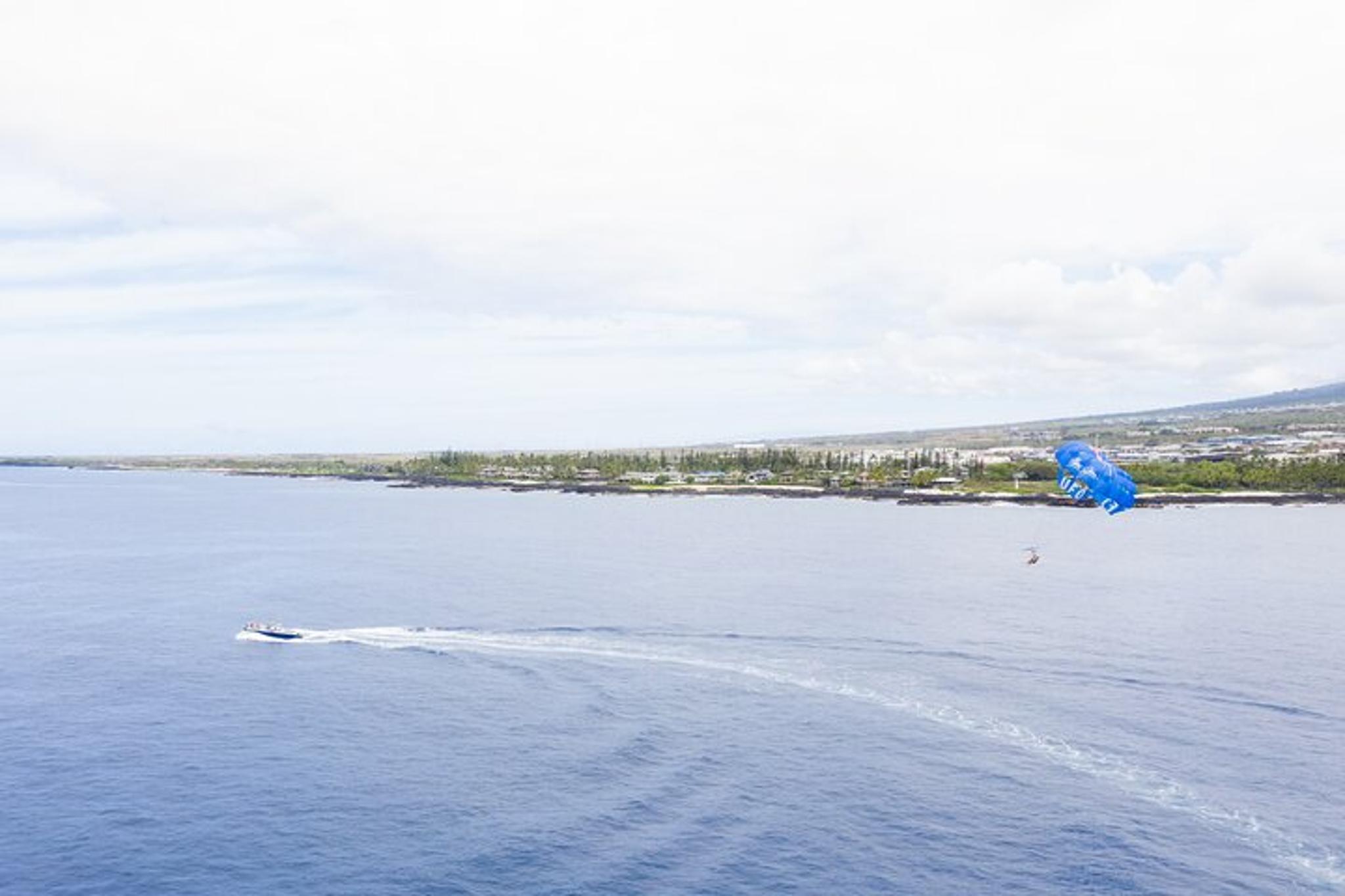 Kailua Kona Parasailing Experience - Image 2