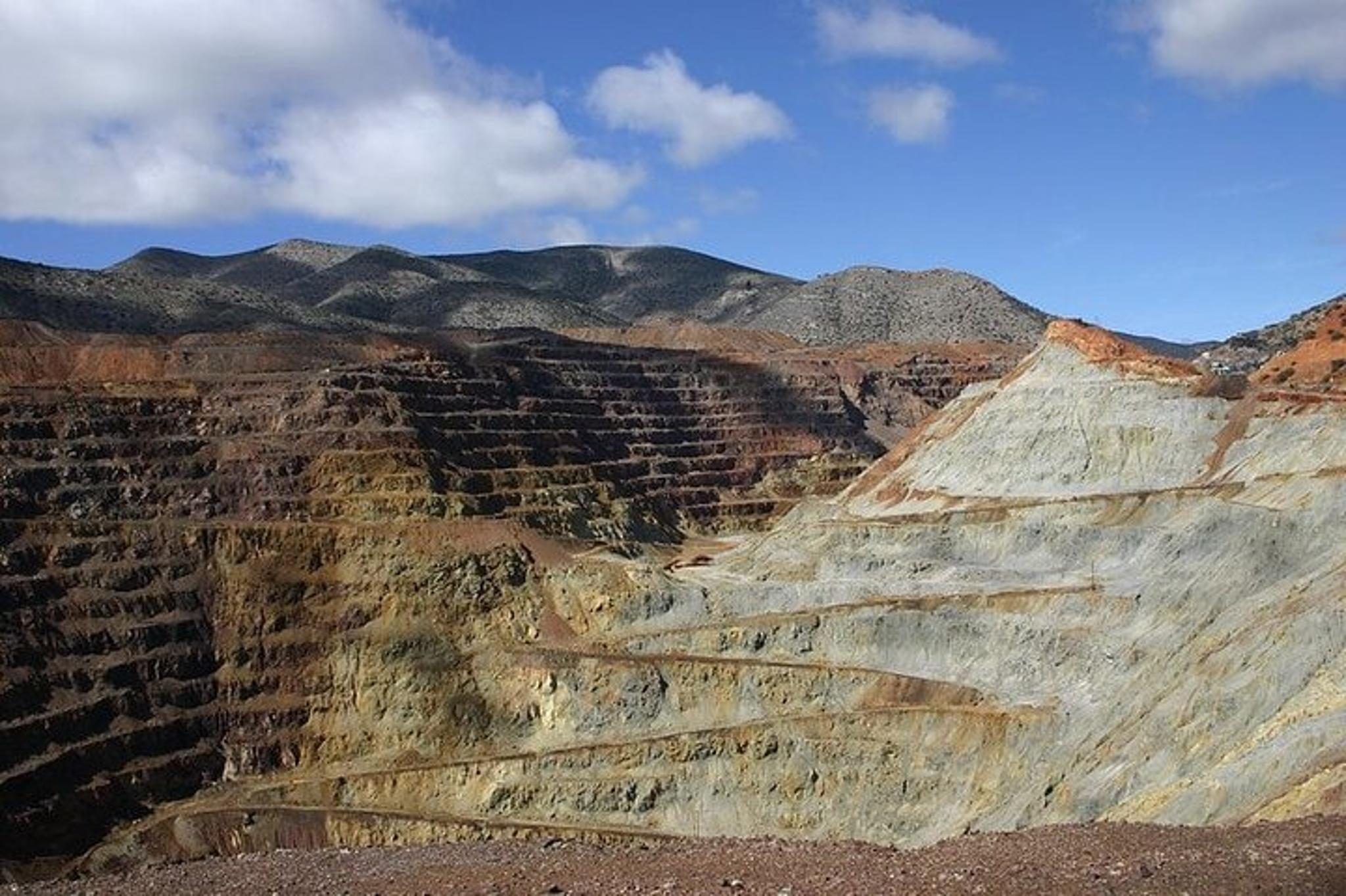 Bisbee Jeep Tour of Open Pits with Local Guide - Image 2