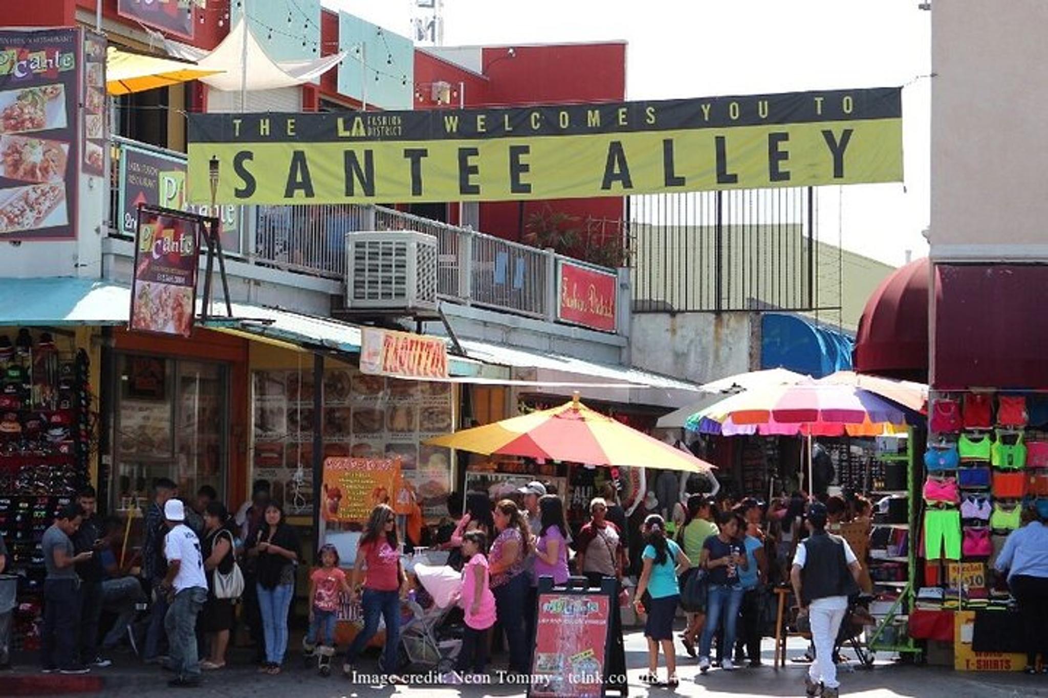 Los Angeles Fashion & Flower District Walking Tour - Image 4