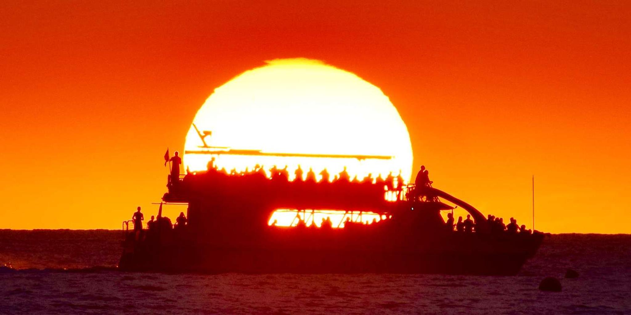 Kailua Kona Historical Dinner Cruise to Kealakekua Bay