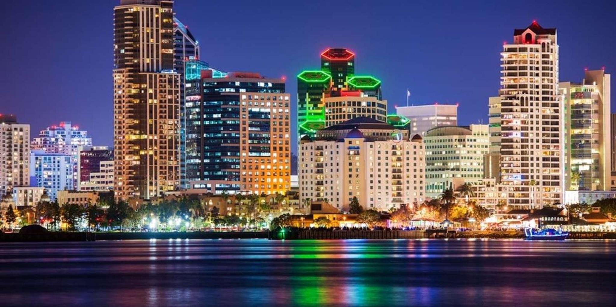 San Diego Dinner Buffet Cruise - Image 3