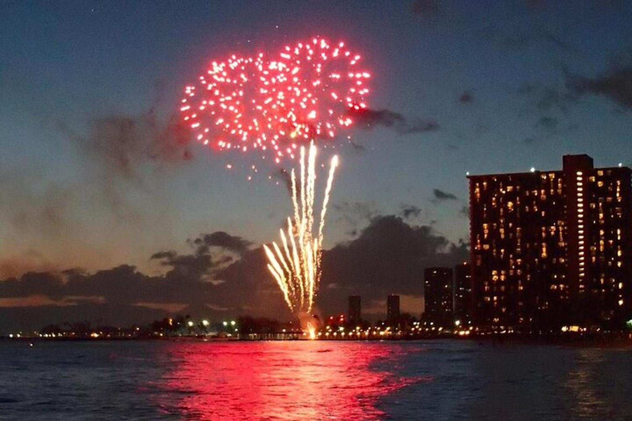 Honolulu Sunset Dinner Cruise with Fireworks - Image 2