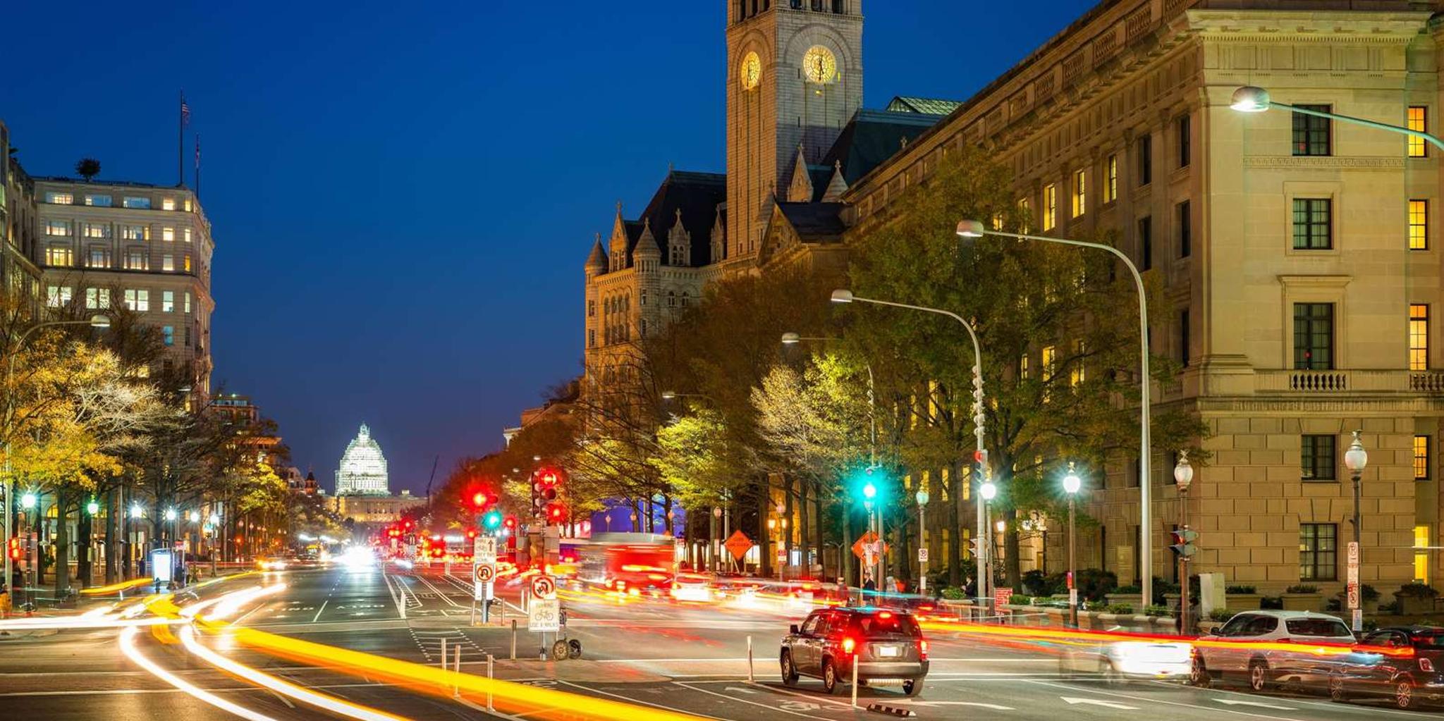 Washington DC Monuments & Memorials Night Tour - Image 6