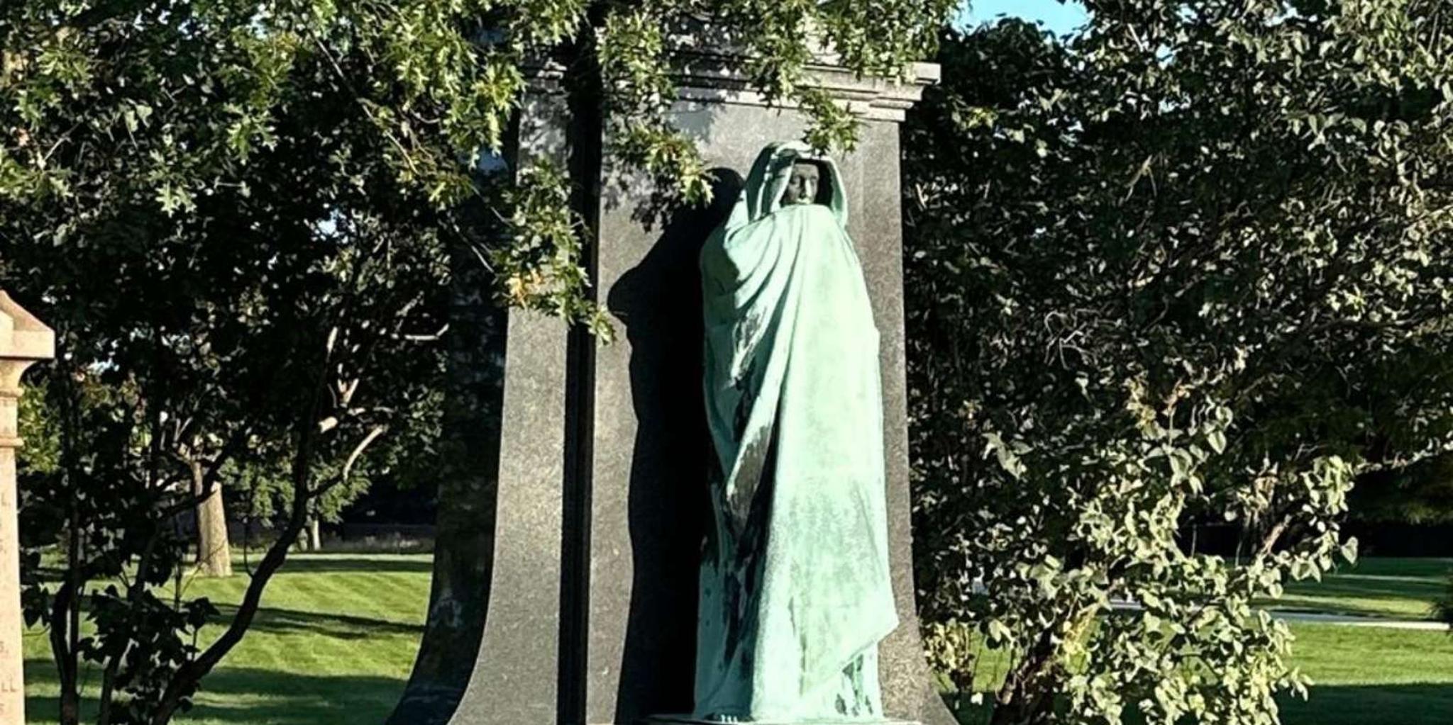 Chicago Graceland Cemetery Walking Tour - Image 4