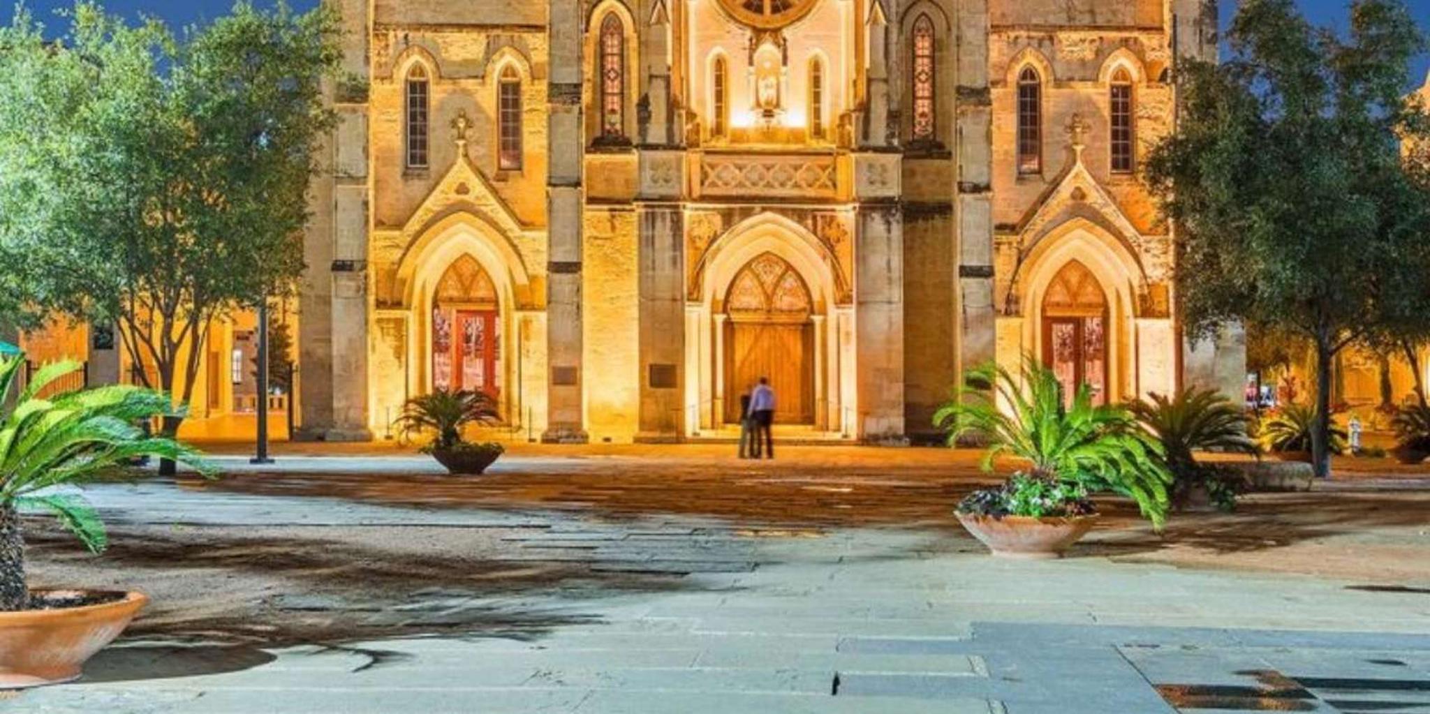 San Antonio City Lights Night Trolley Tour - Image 4