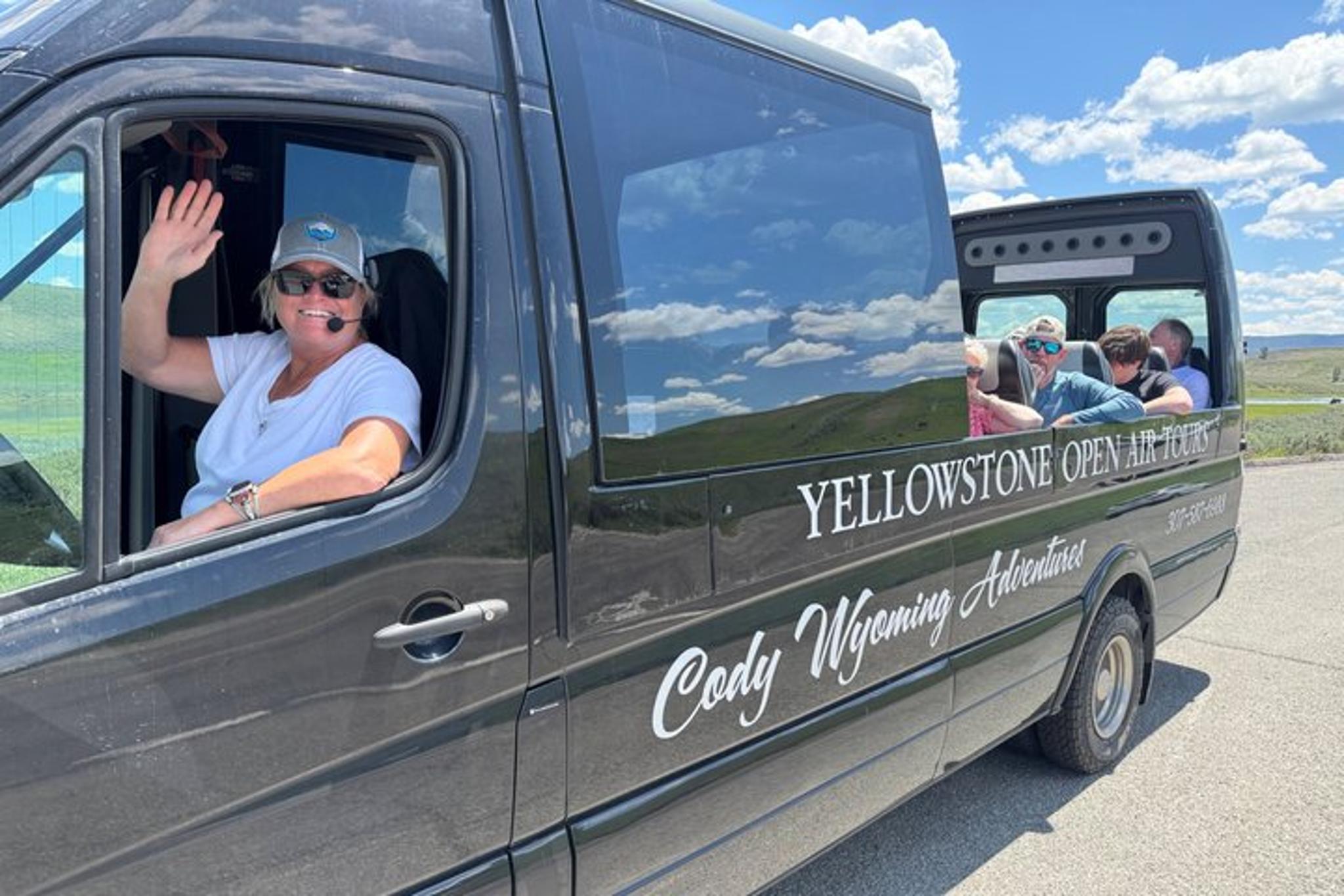 Yellowstone Glass Top Van Tour with Lunch - Image 3
