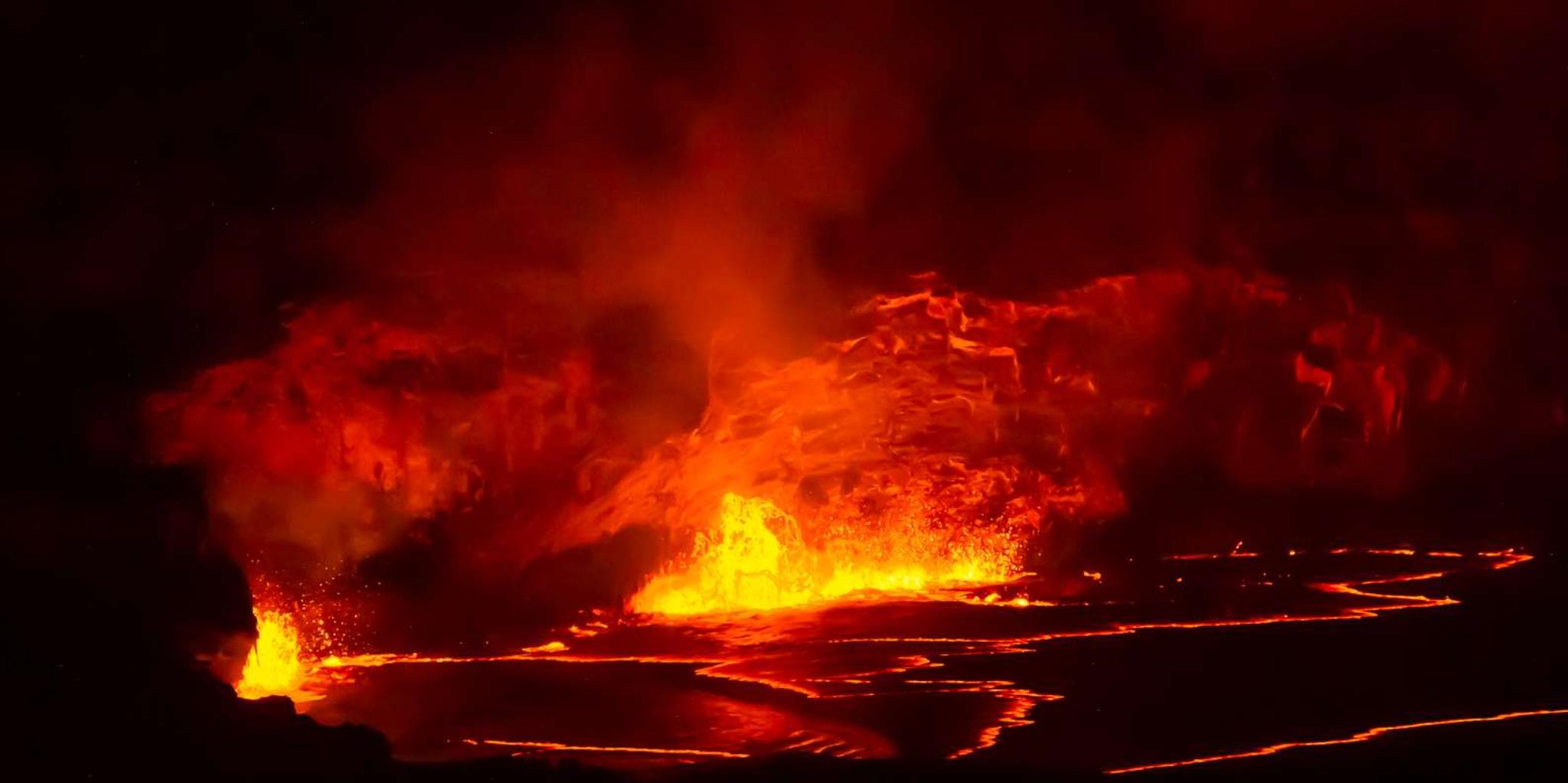 Hawaii Volcanoes Tour with Dinner and Pickup