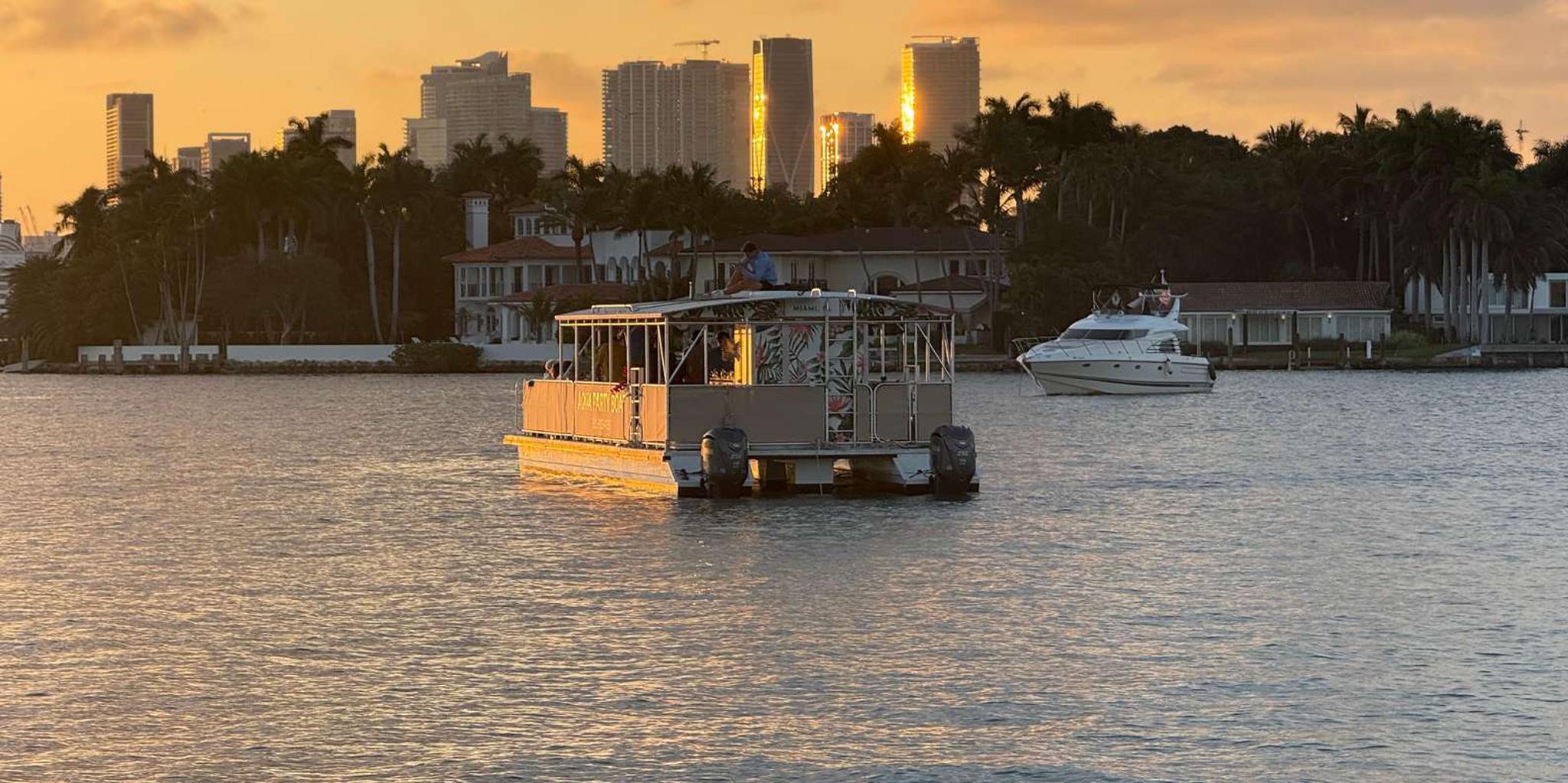 Miami Boat Tour: Celebrity Mansions at Sunset