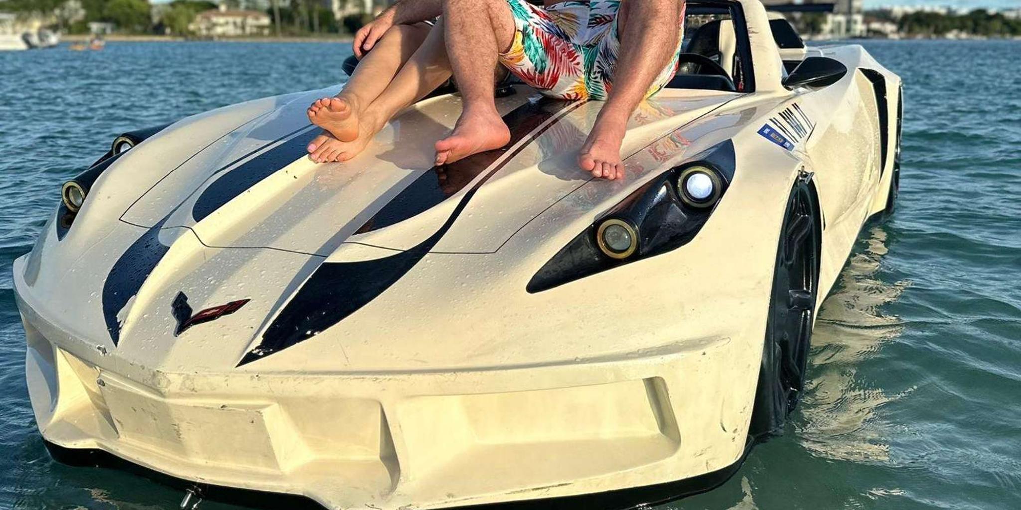 Miami Beach Jetcar Rental and Celebrity Boat Tour