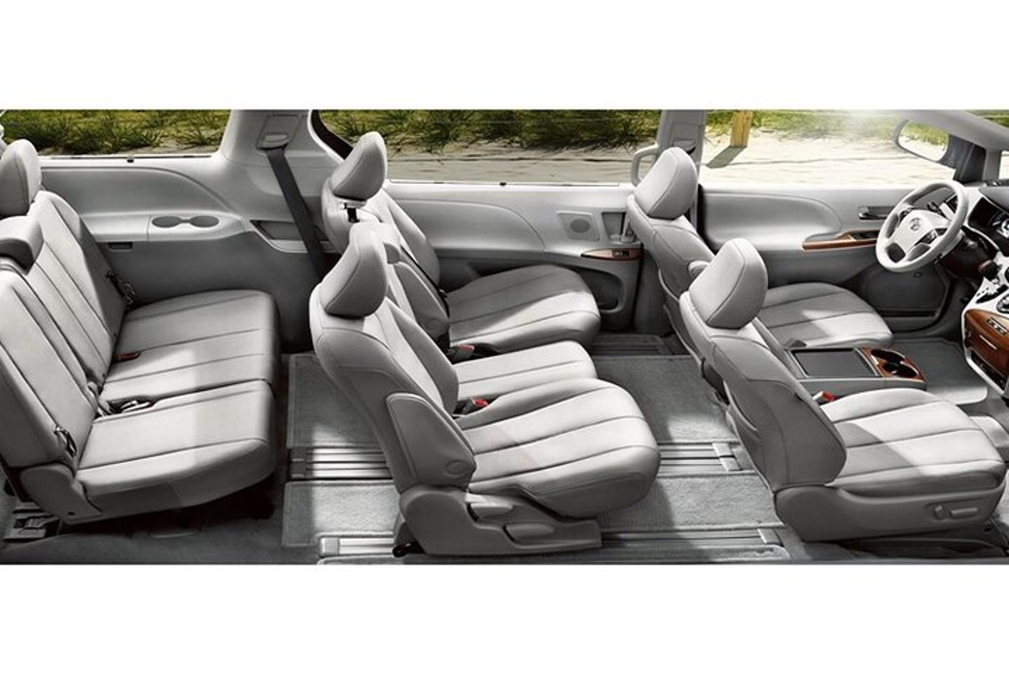 Honolulu Airport & Waikiki Hotels Private Transfer - Image 4