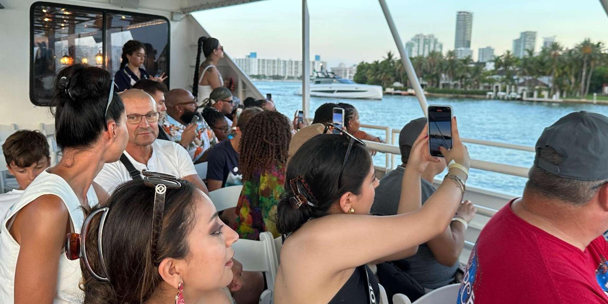 Miami Skyline Millionaire Homes Cruise - Image 3