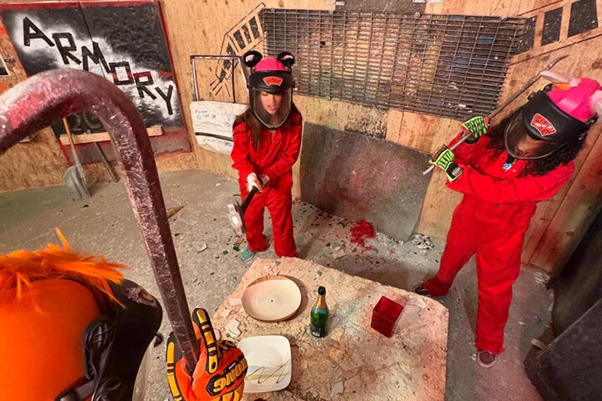 Honolulu Rage Room Experience 45 min - Image 3