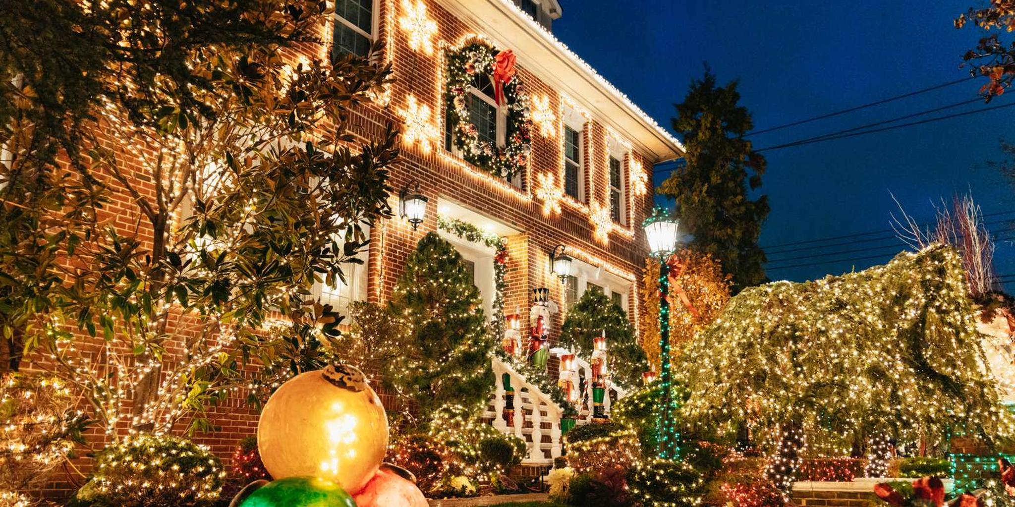New York City Dyker Heights Christmas Lights Tour - Image 2